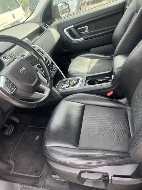 LAND ROVER Discovery Sport 2.0 TD4 SE AT9-image-2