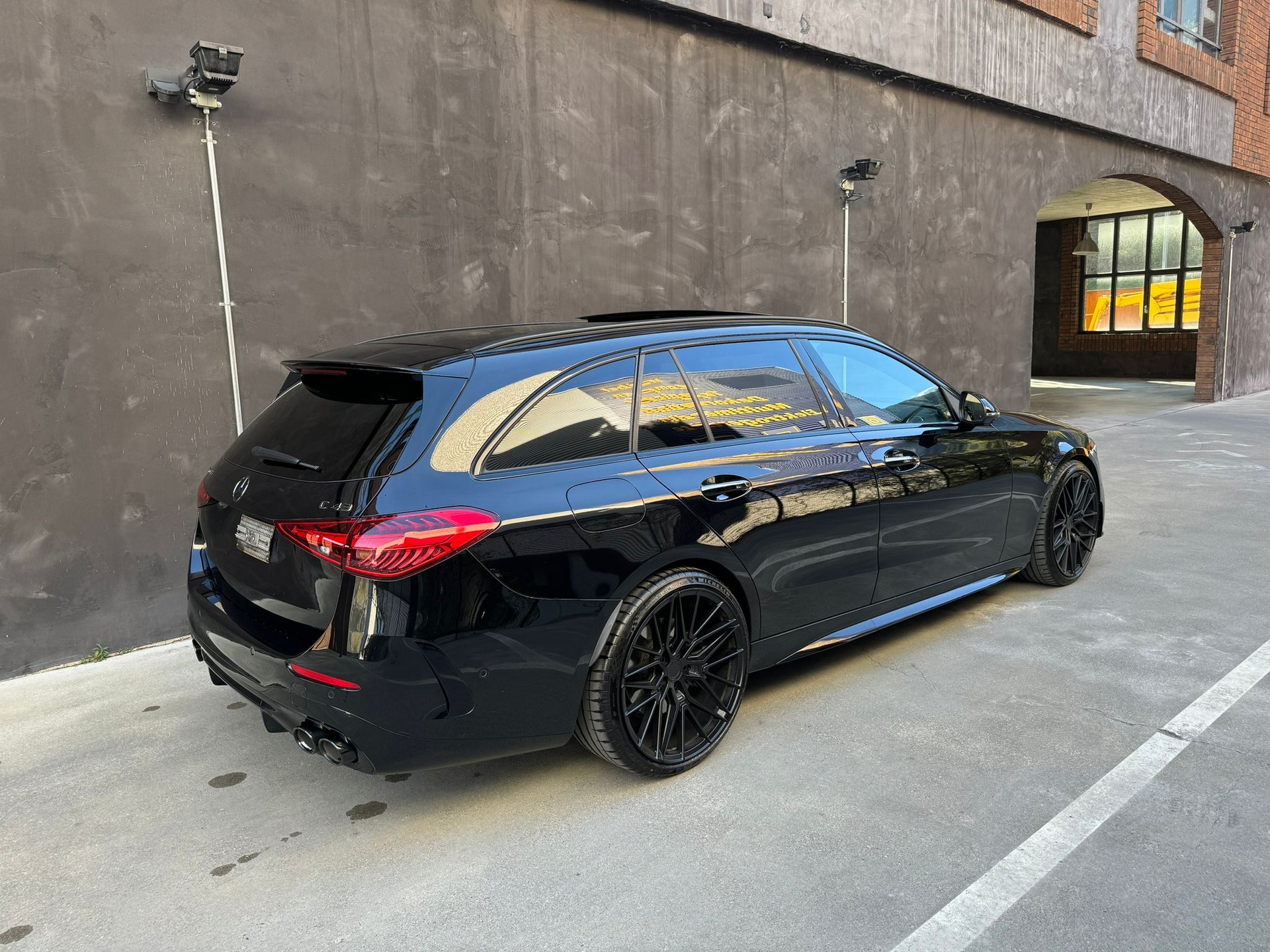 MERCEDES-BENZ C 43 T AMG 4Matic-image-3