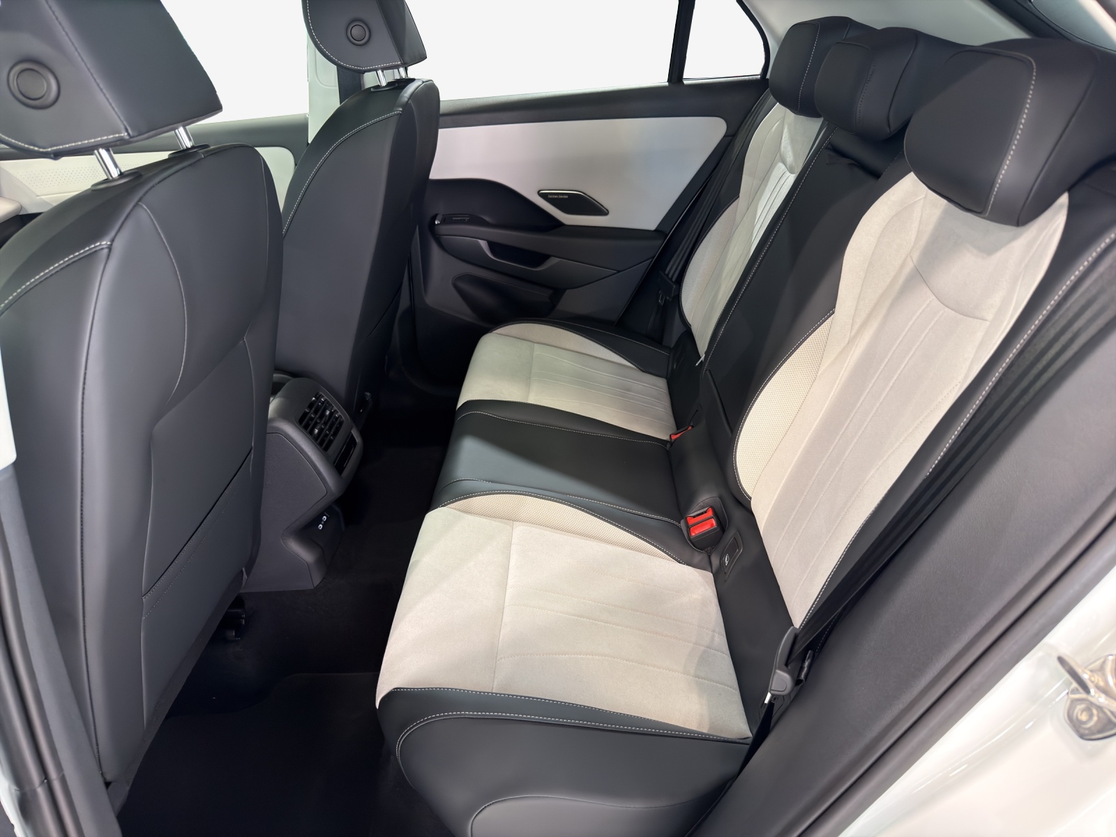 VW T-Roc 1.5 eTSI mHEV Style DSG-image-11