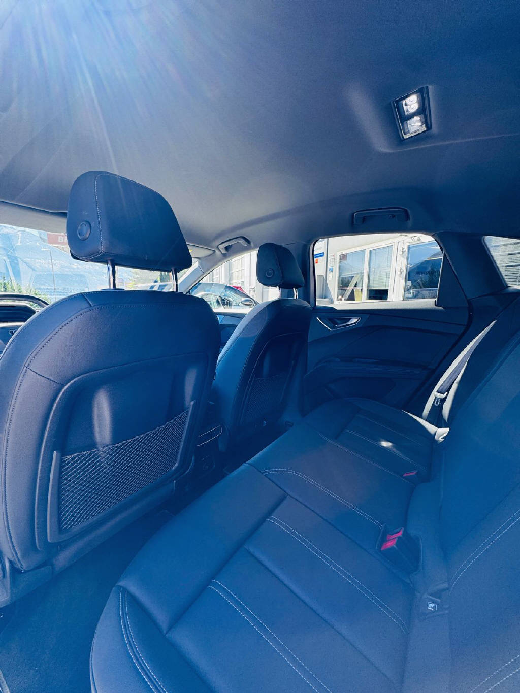 AUDI Q4 e-tron Sportback 50 quattro-image-12