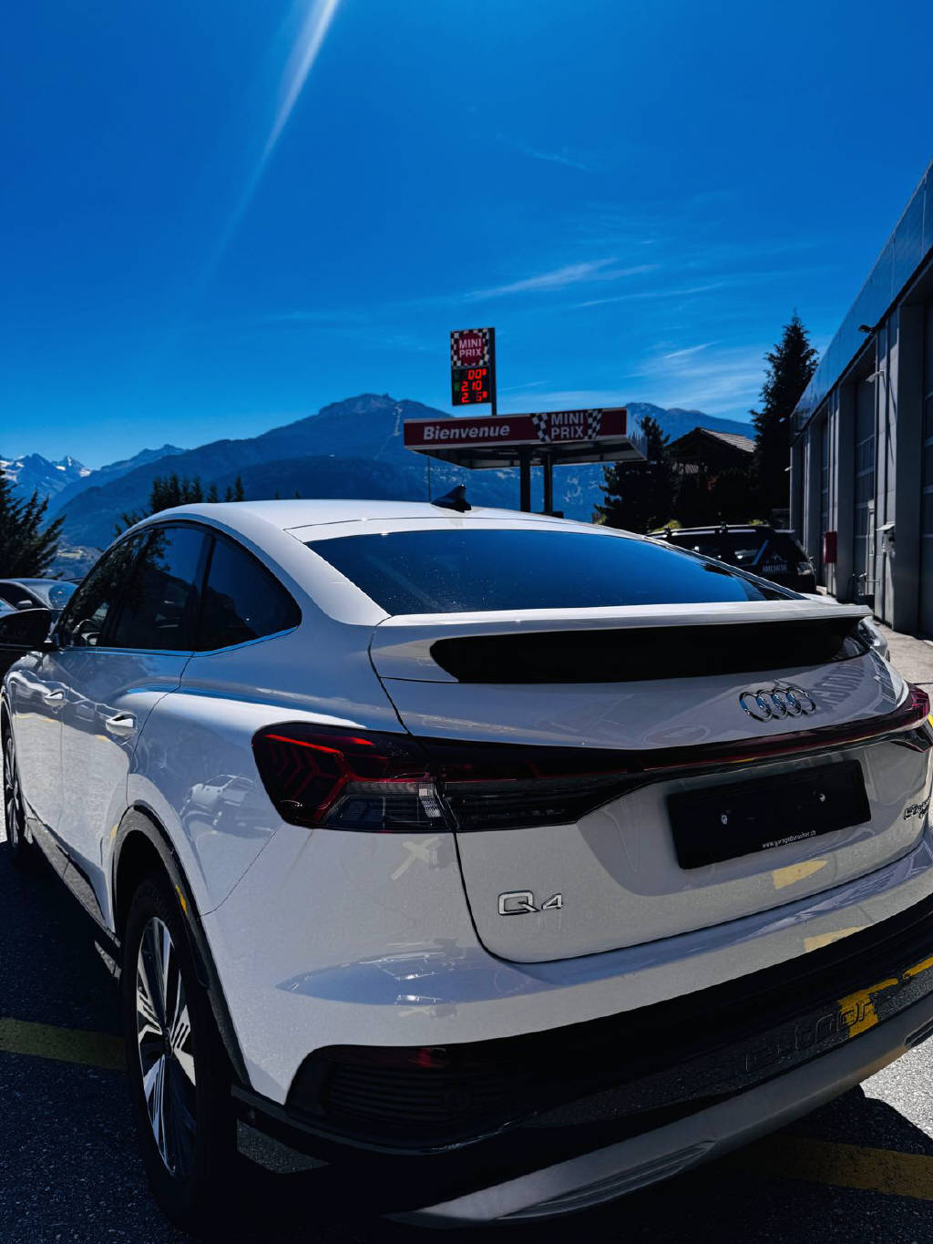 AUDI Q4 e-tron Sportback 50 quattro-image-2