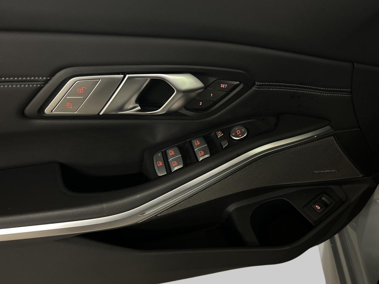 BMW 330i Touring xDrive M-Sport Pro-image-21