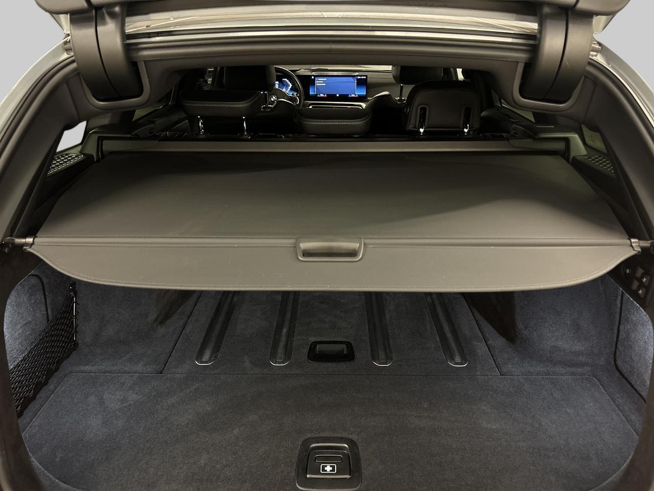 BMW 330i Touring xDrive M-Sport Pro-image-27