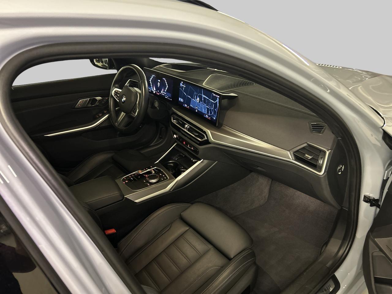 BMW 330i Touring xDrive M-Sport Pro-image-10