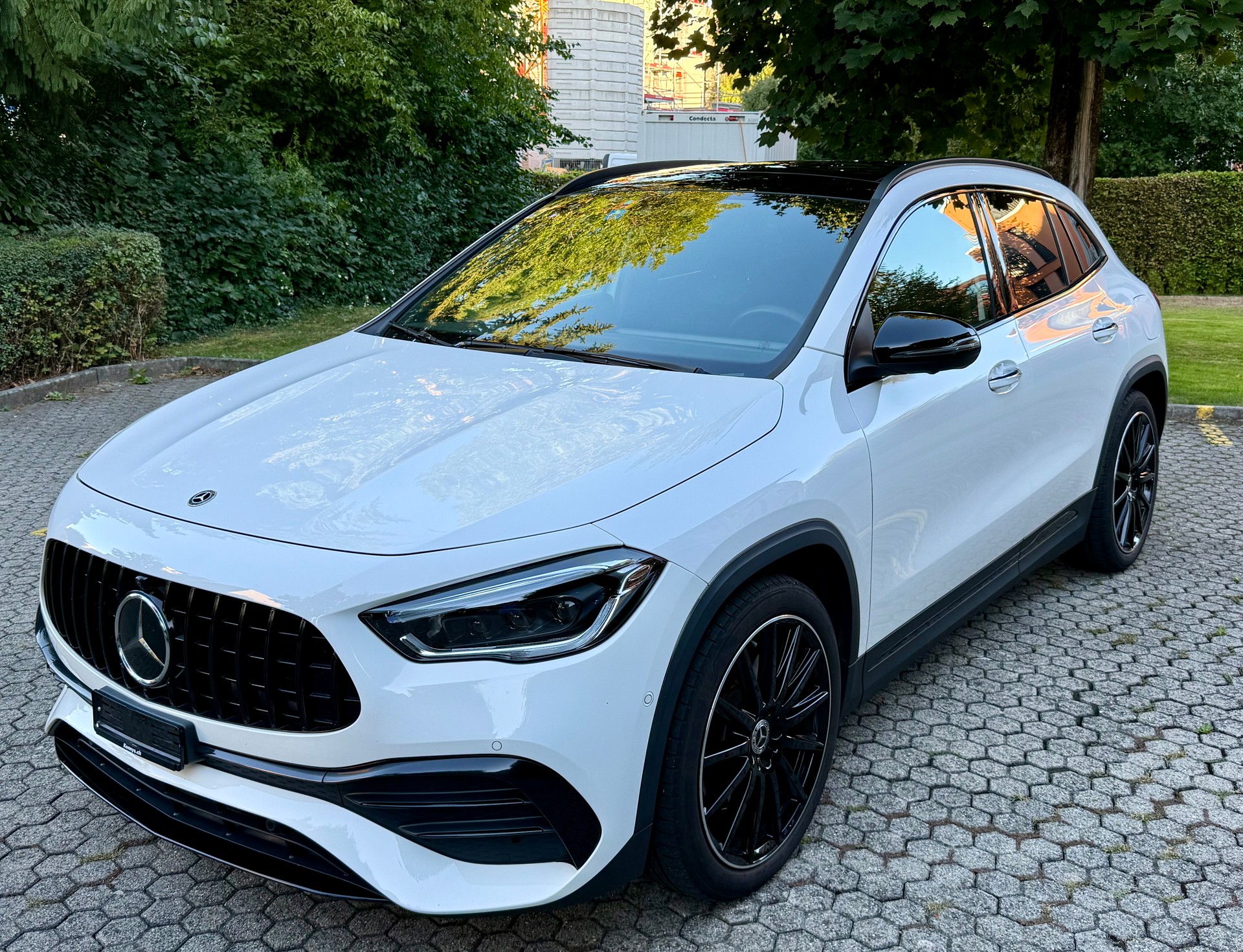 MERCEDES-BENZ GLA 250 4Matic AMG Line 8G-DCT-image-1