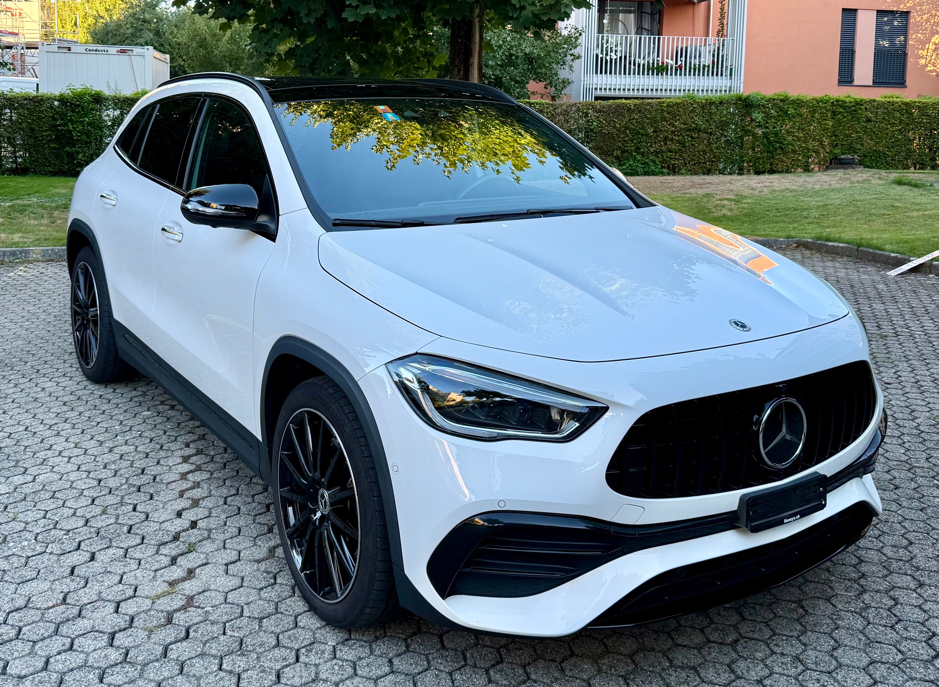 MERCEDES-BENZ GLA 250 4Matic AMG Line 8G-DCT-image-2