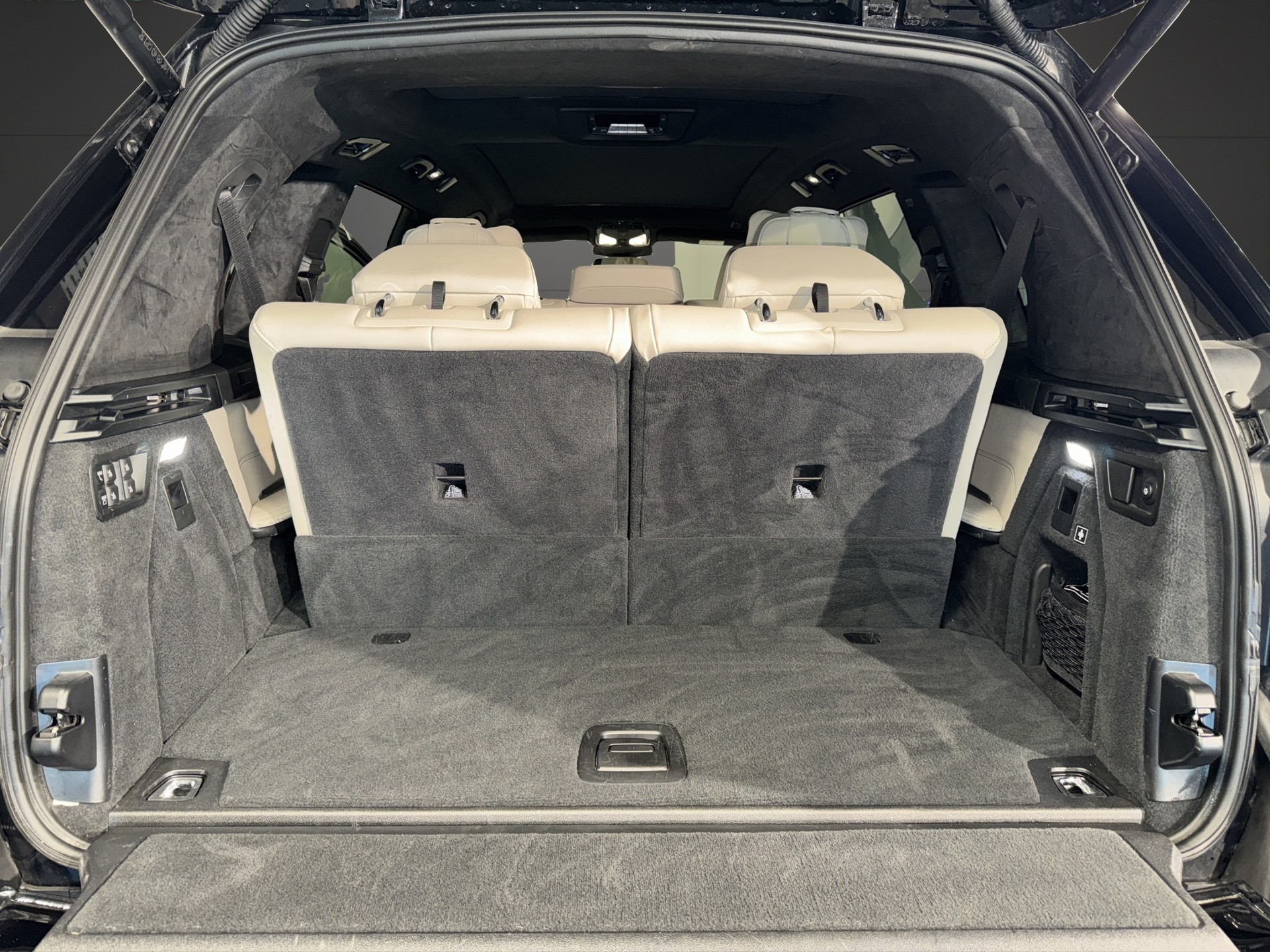 BMW X7 M60i M Sport-image-15