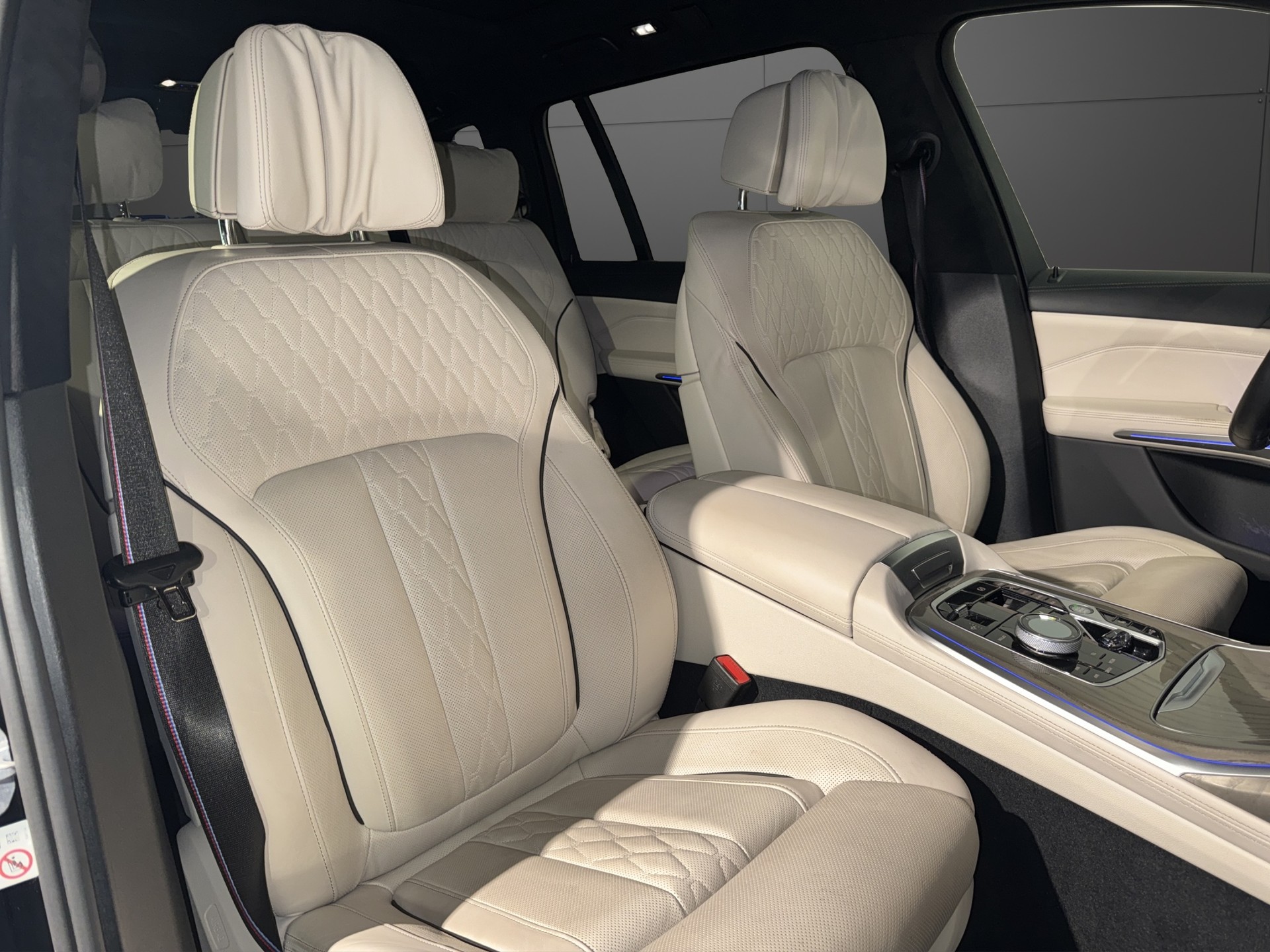 BMW X7 M60i M Sport-image-17