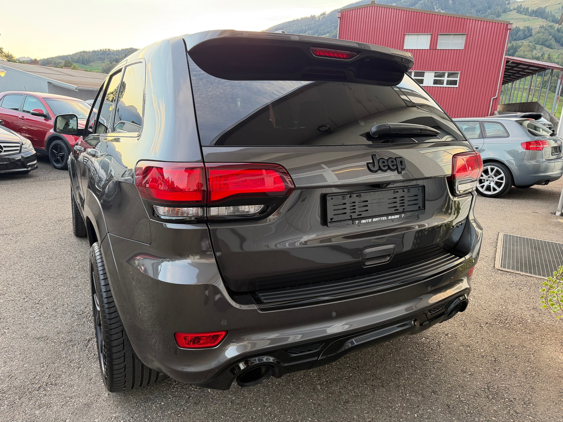 JEEP Grand Cherokee 6.4 V8 HEMI SRT8 Automatic-image-2