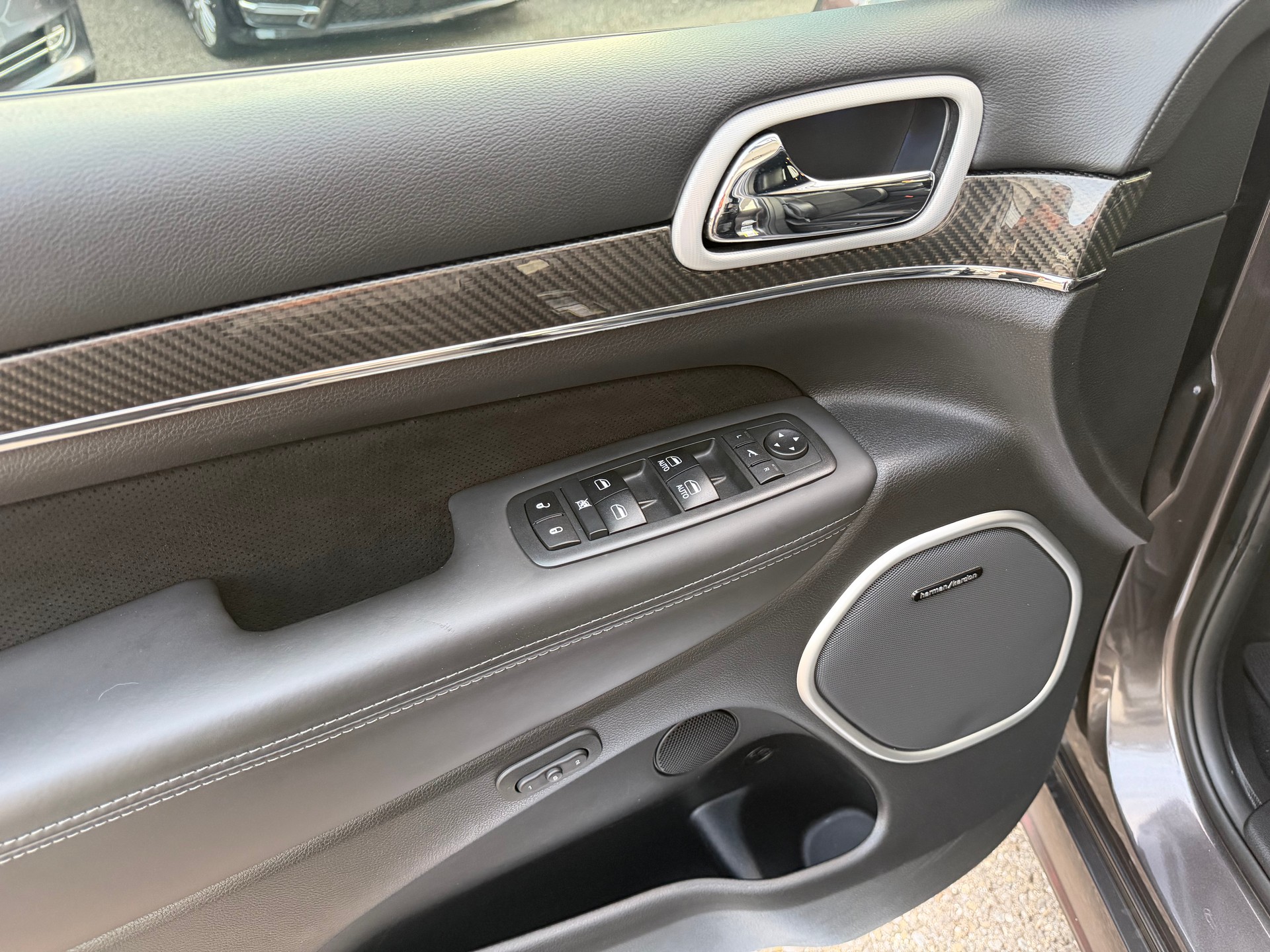JEEP Grand Cherokee 6.4 V8 HEMI SRT8 Automatic-image-5