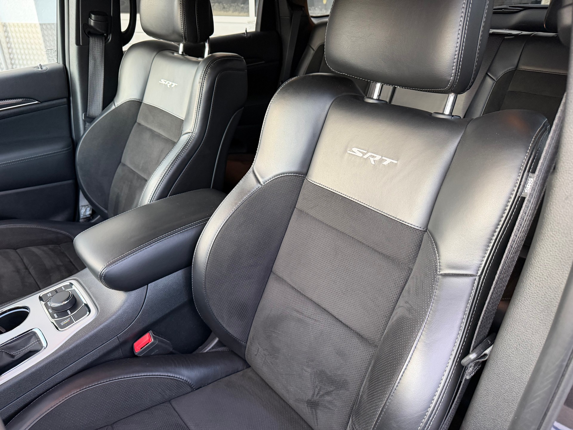 JEEP Grand Cherokee 6.4 V8 HEMI SRT8 Automatic-image-8