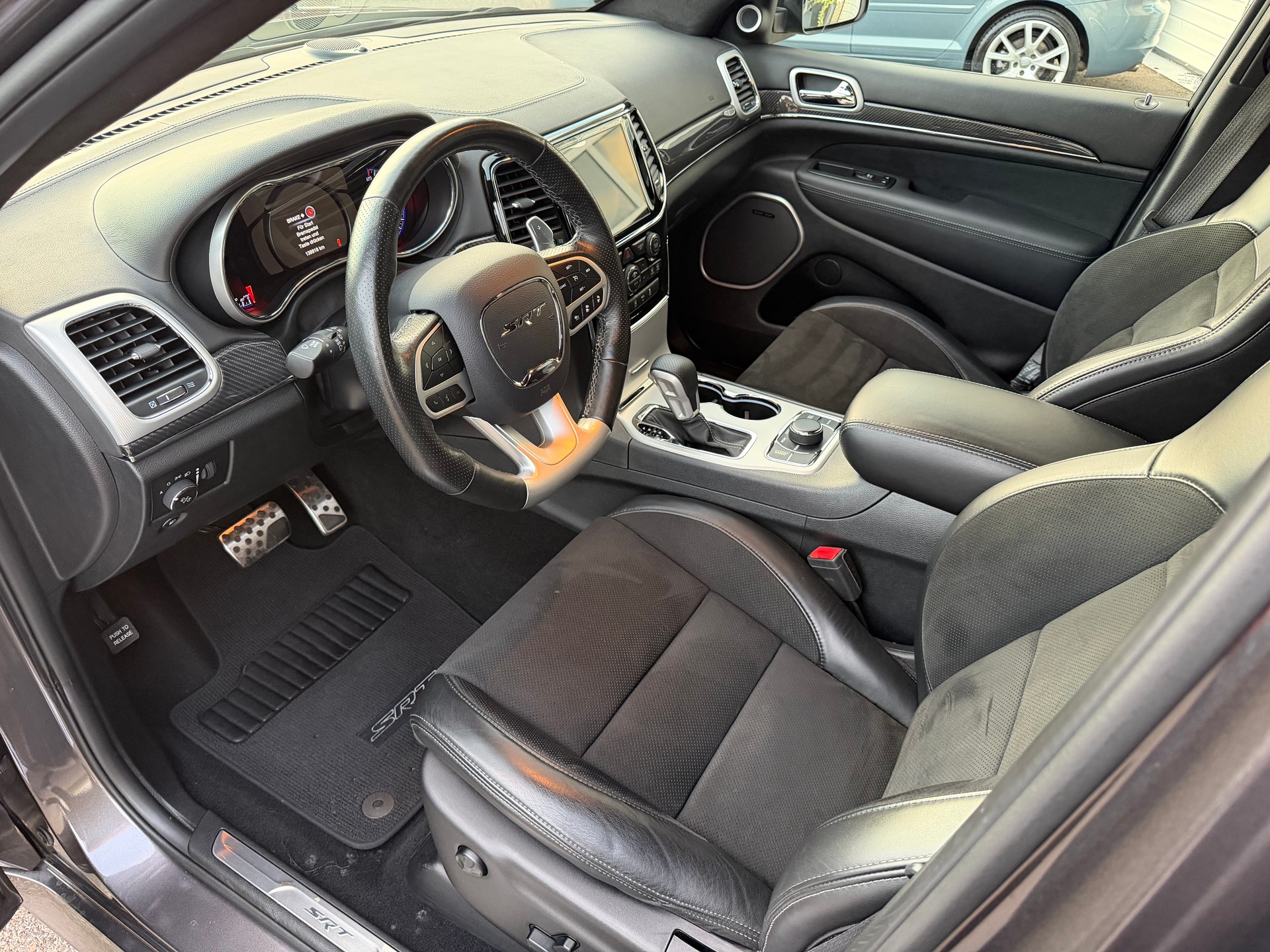 JEEP Grand Cherokee 6.4 V8 HEMI SRT8 Automatic-image-4
