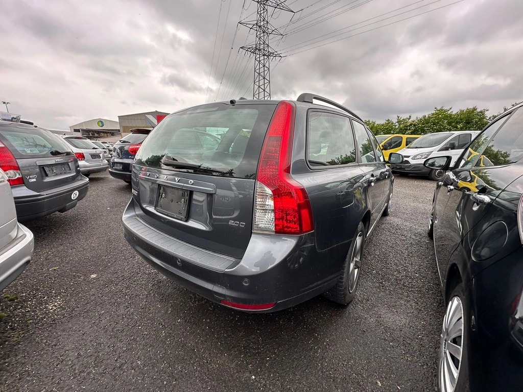 VOLVO V50 2.0D Powershift-image-1