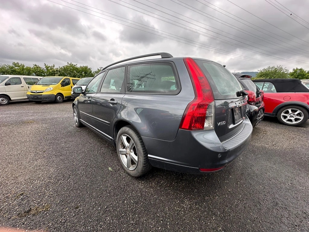 VOLVO V50 2.0D Powershift-image-2