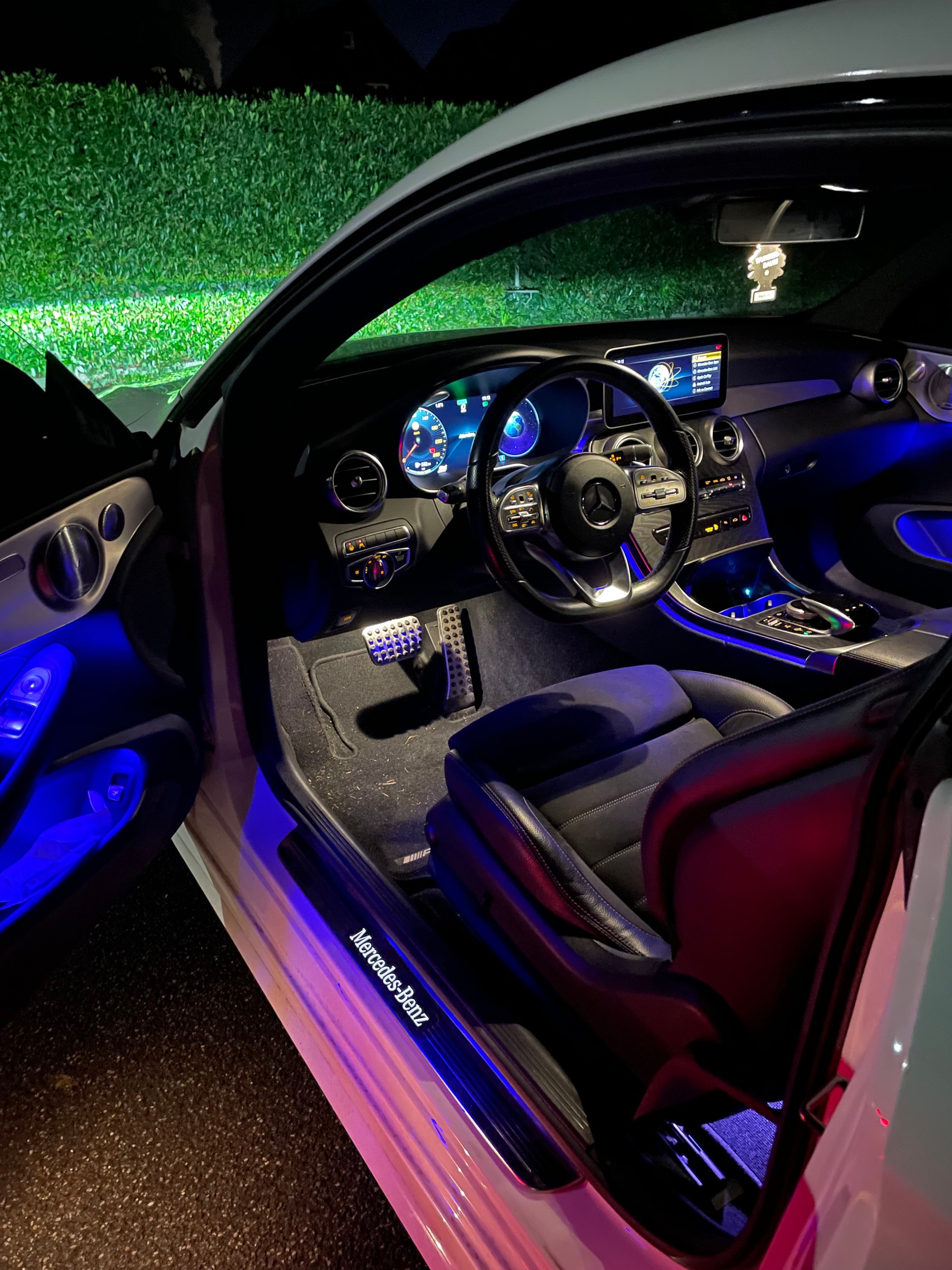 MERCEDES-BENZ C 200 AMG Line 4matic-image-3