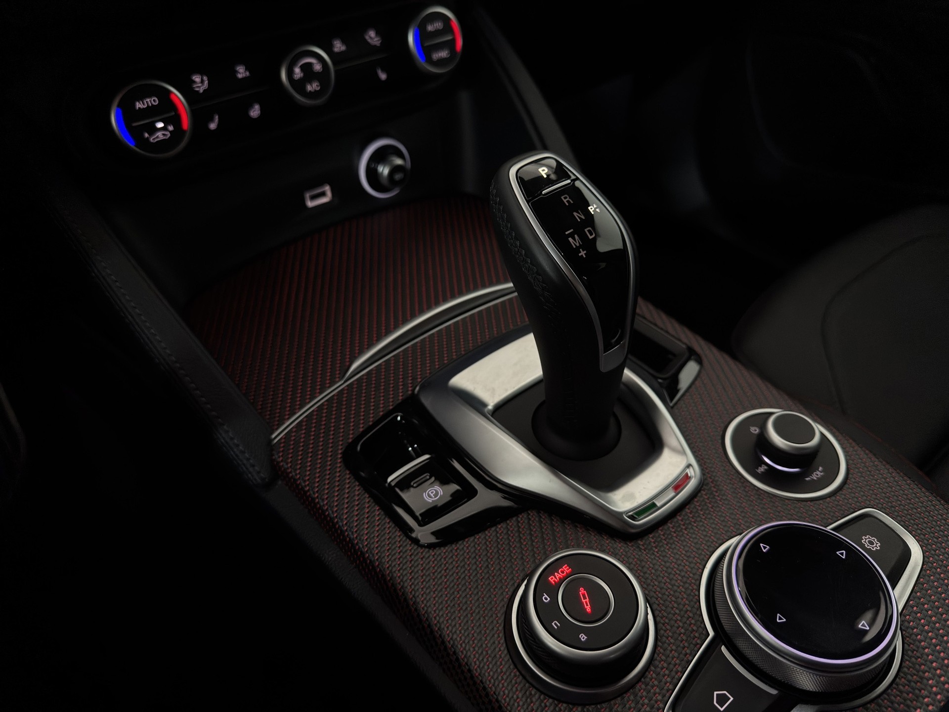 ALFA ROMEO Stelvio 2.9 V6 Quadrifoglio SUPER SPORT Serie Limitata (1/175) "Keramik Bremsen-Akrapovič-Carbon"-image-21
