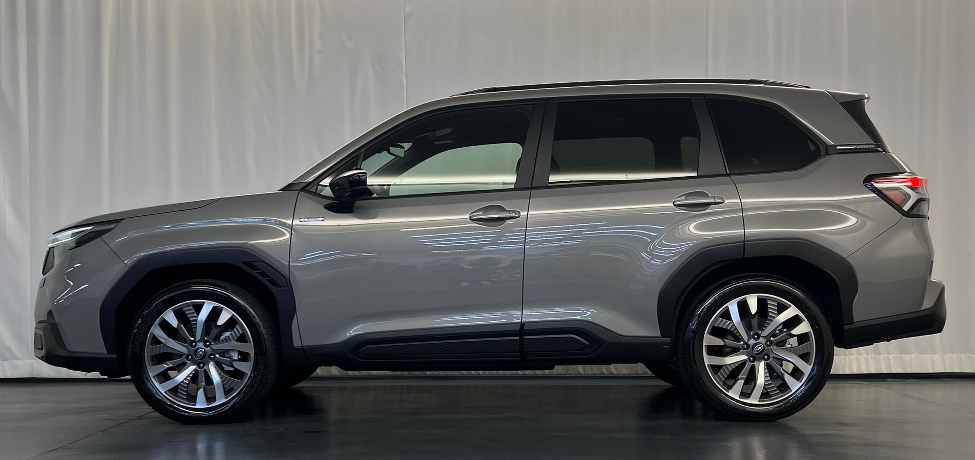 SUBARU Forester Station 2.0i e-Boxer Luxury-image-3