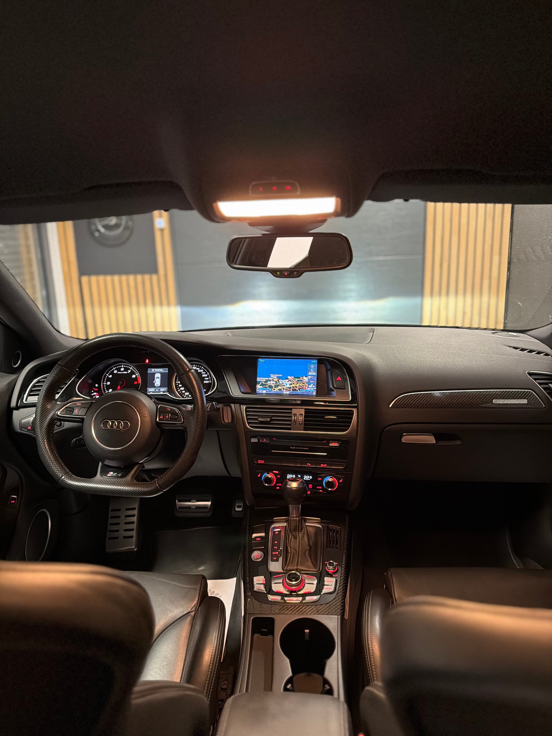 AUDI RS4 Avant 4.2 FSI V8 quattro S-tronic, Schalensitze!-image-9