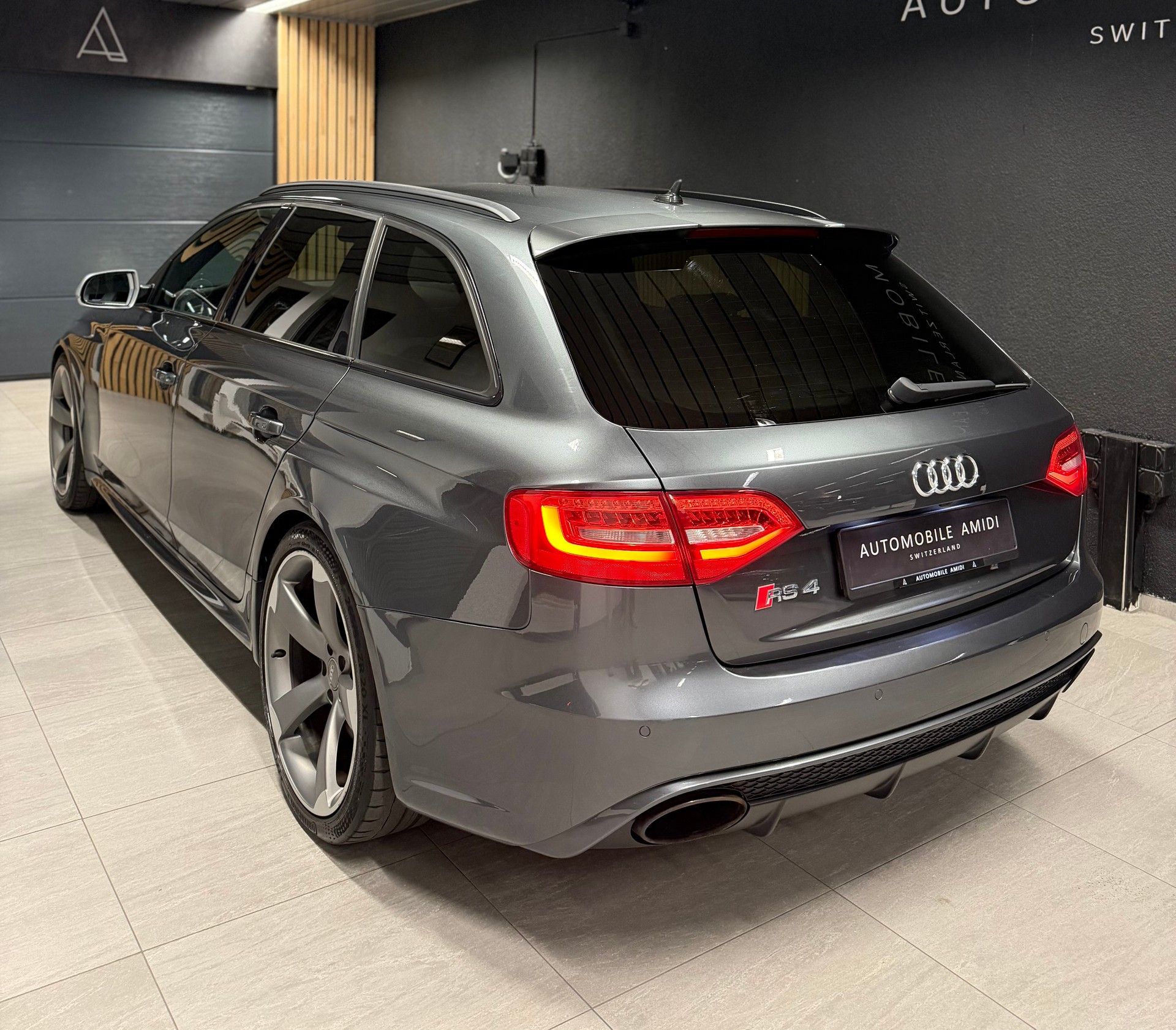 AUDI RS4 Avant 4.2 FSI V8 quattro S-tronic, Schalensitze!-image-2