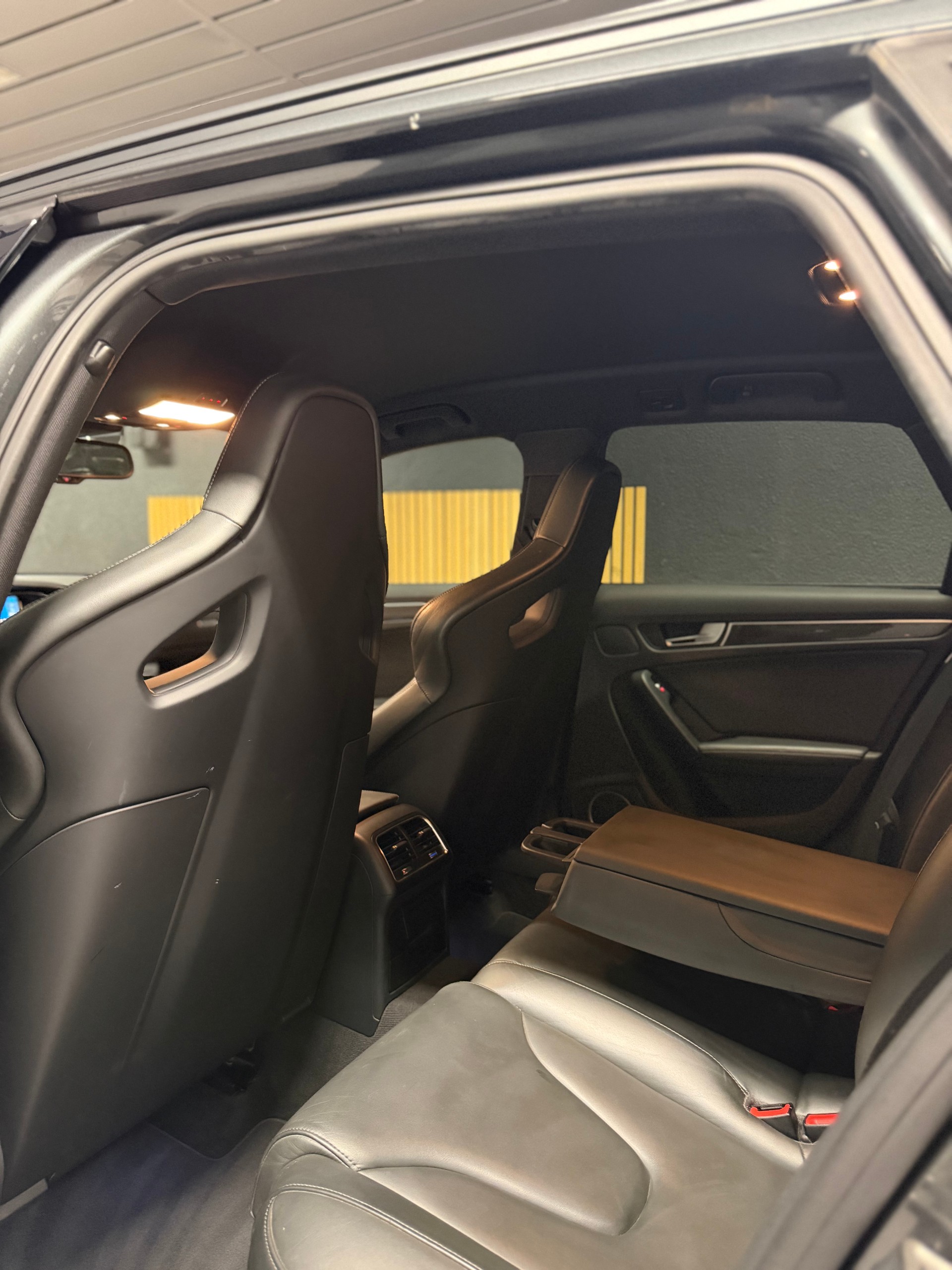 AUDI RS4 Avant 4.2 FSI V8 quattro S-tronic, Schalensitze!-image-10