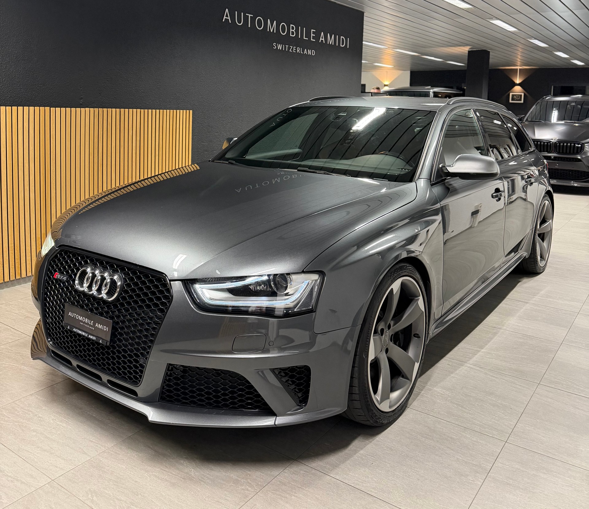AUDI RS4 Avant 4.2 FSI V8 quattro S-tronic, Schalensitze!-image-0