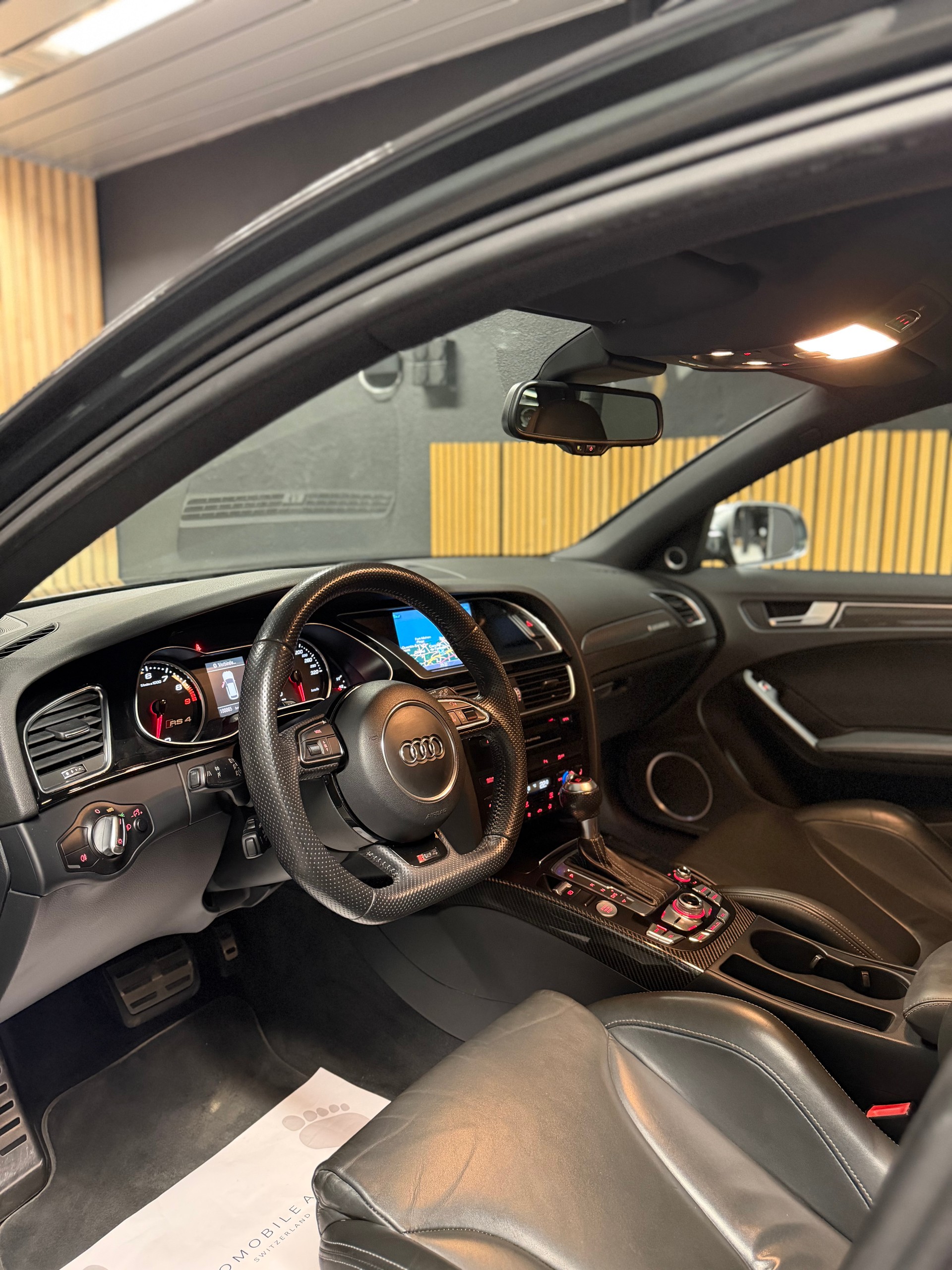 AUDI RS4 Avant 4.2 FSI V8 quattro S-tronic, Schalensitze!-image-7