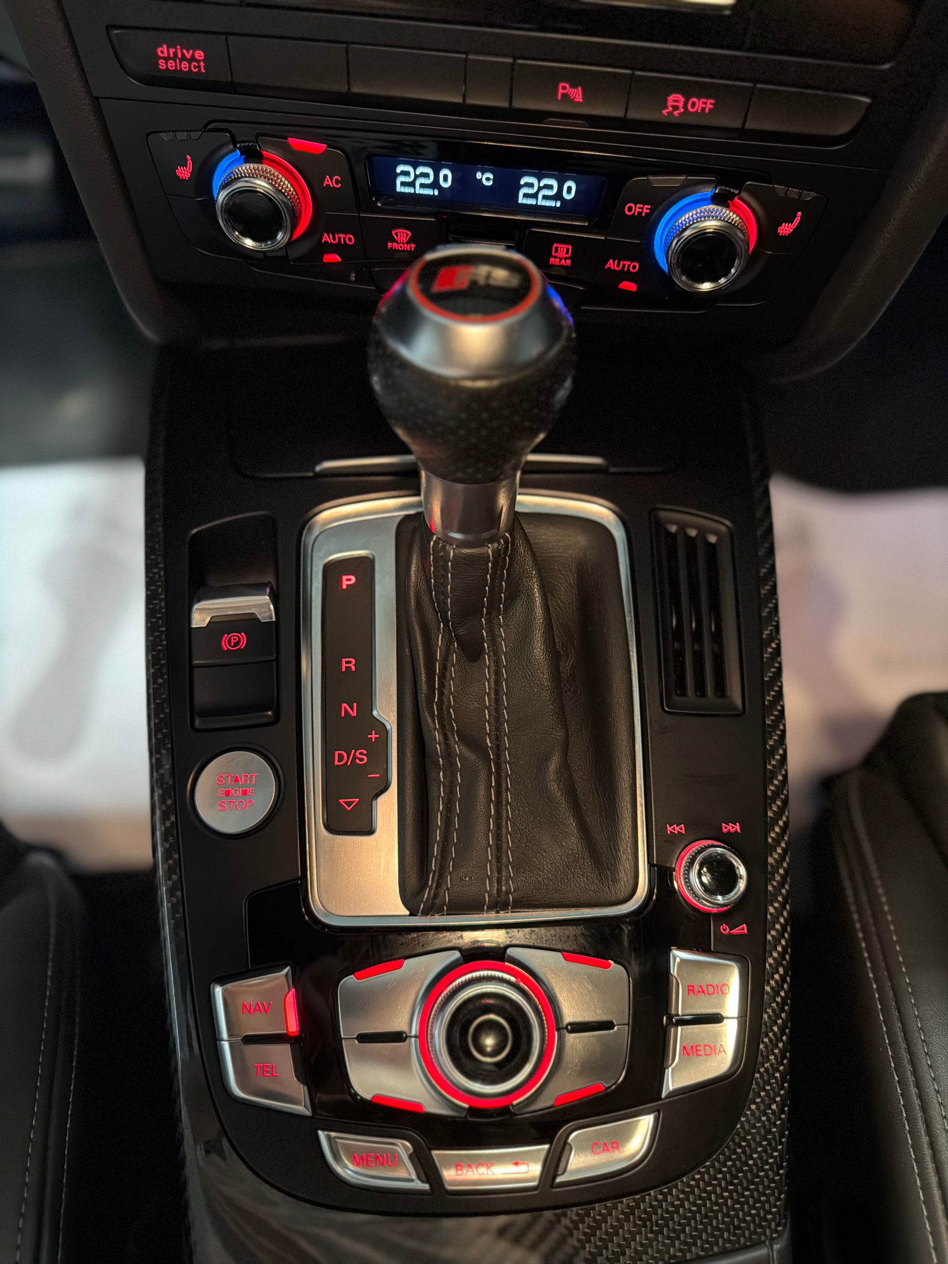 AUDI RS4 Avant 4.2 FSI V8 quattro S-tronic, Schalensitze!-image-14