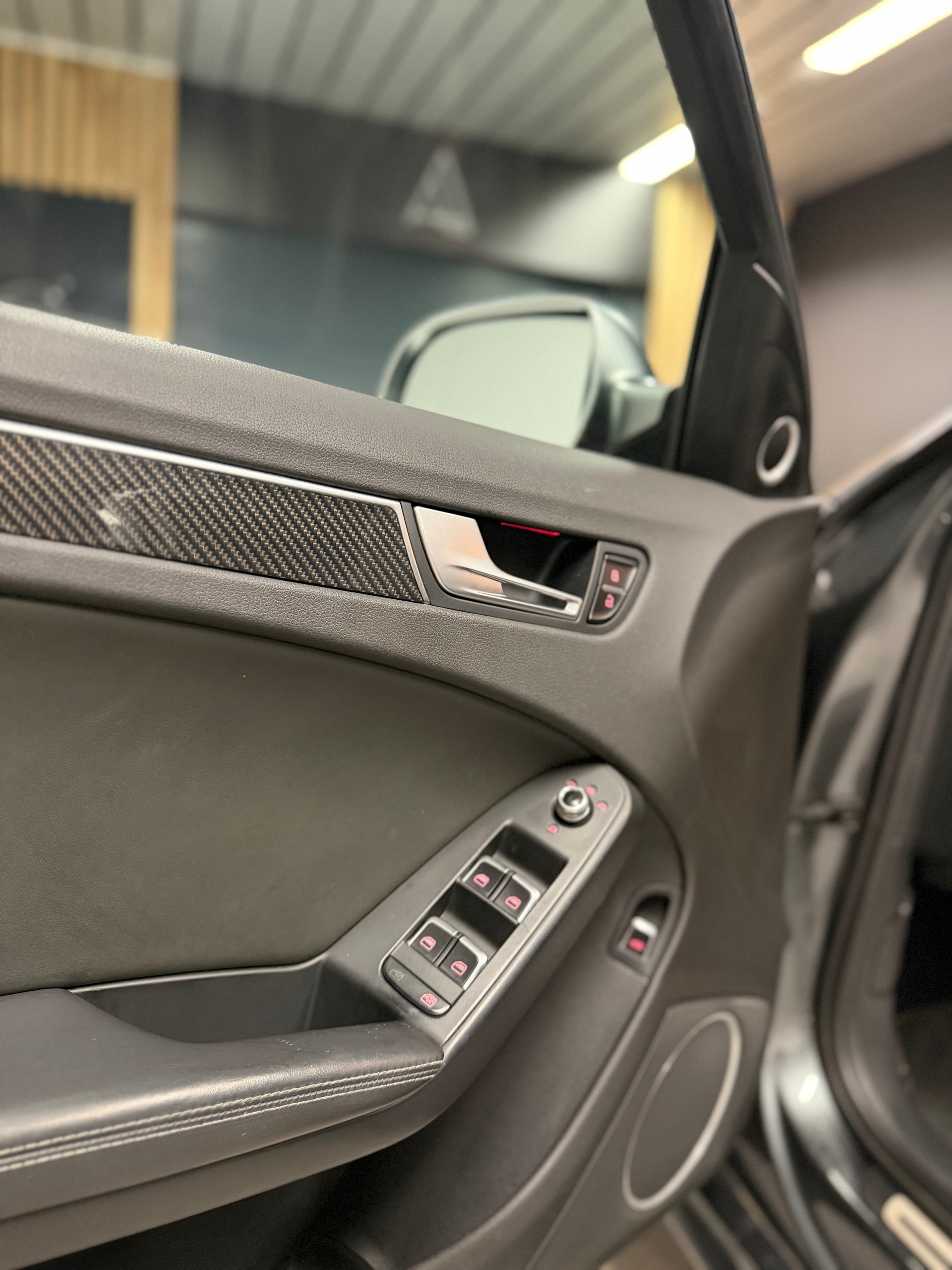 AUDI RS4 Avant 4.2 FSI V8 quattro S-tronic, Schalensitze!-image-12