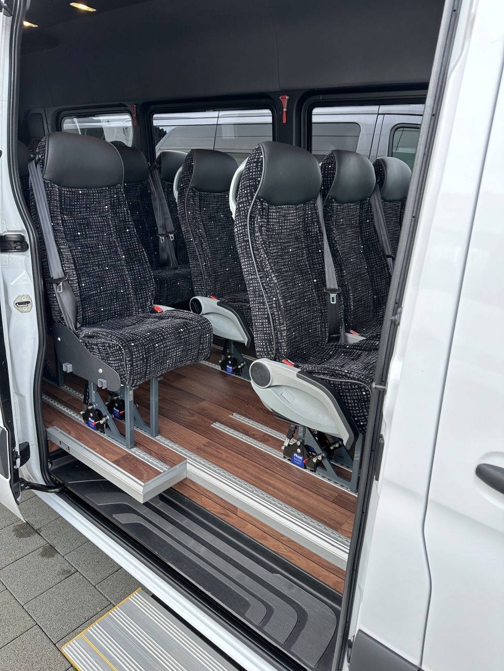 MERCEDES-BENZ Midibus mit 17/21 Sitzplätzen-image-3