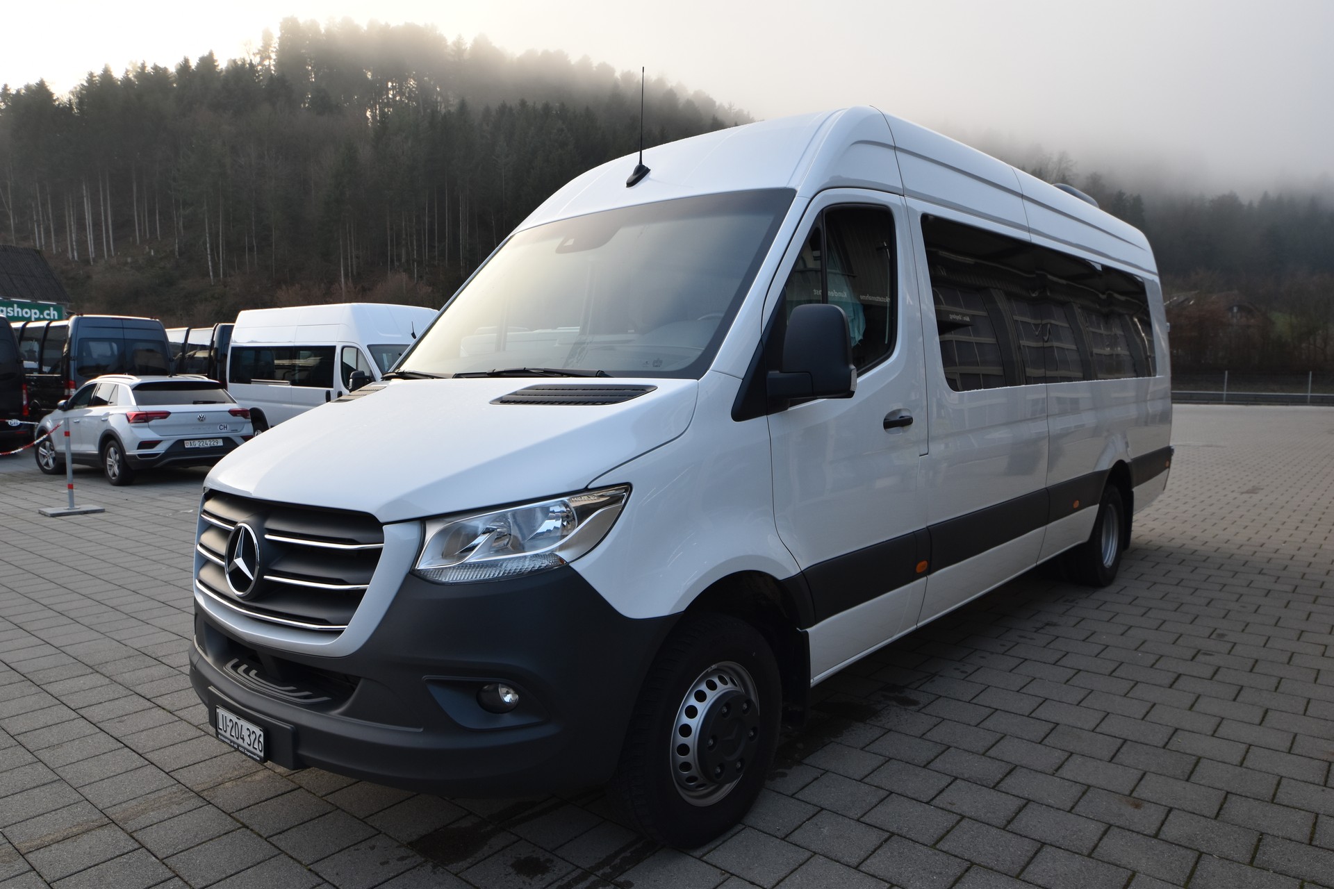 MERCEDES-BENZ Midibus mit 17/21 Sitzplätzen-image-1