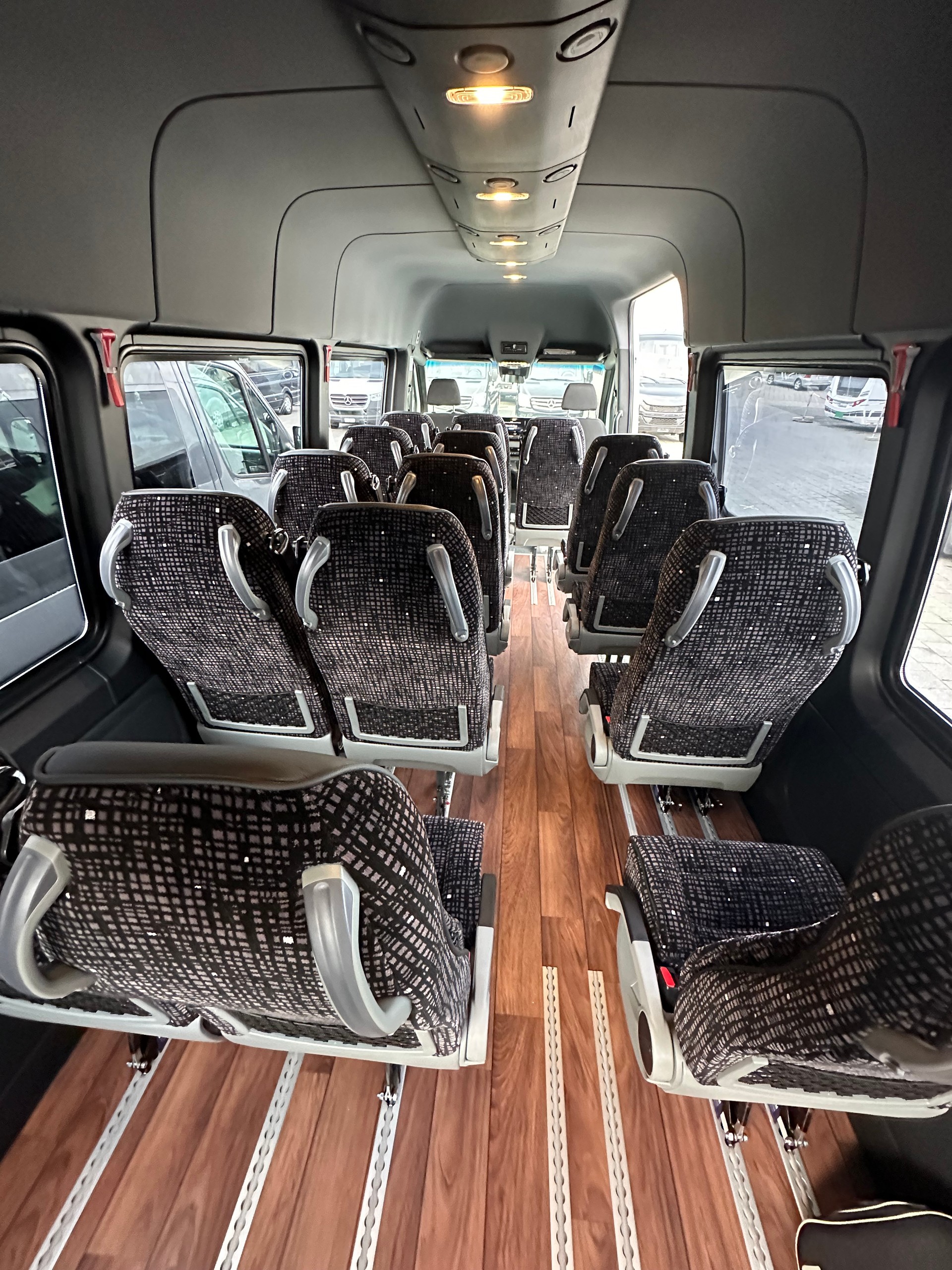 MERCEDES-BENZ Midibus mit 17/21 Sitzplätzen-image-4