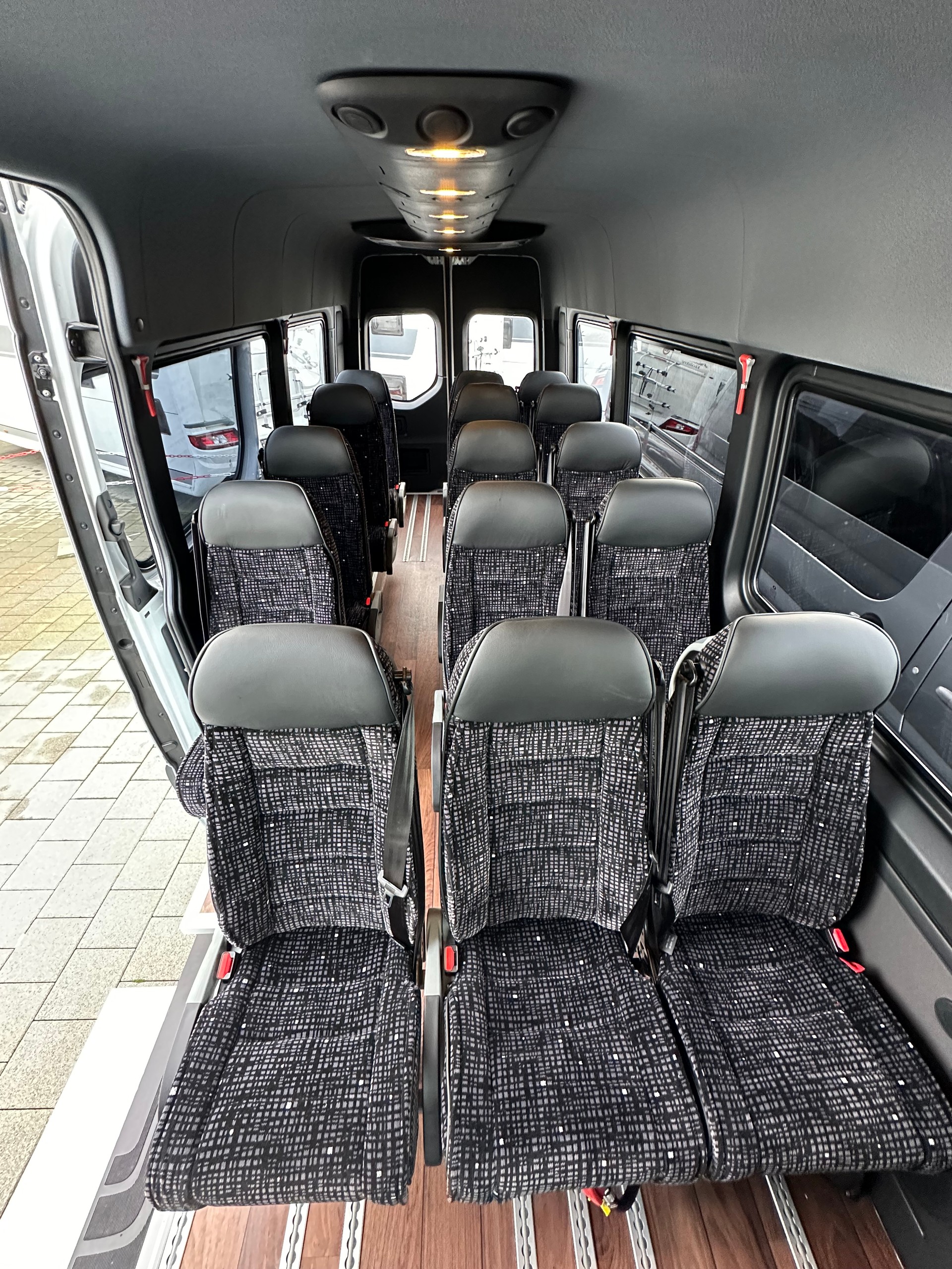 MERCEDES-BENZ Midibus mit 17/21 Sitzplätzen-image-2