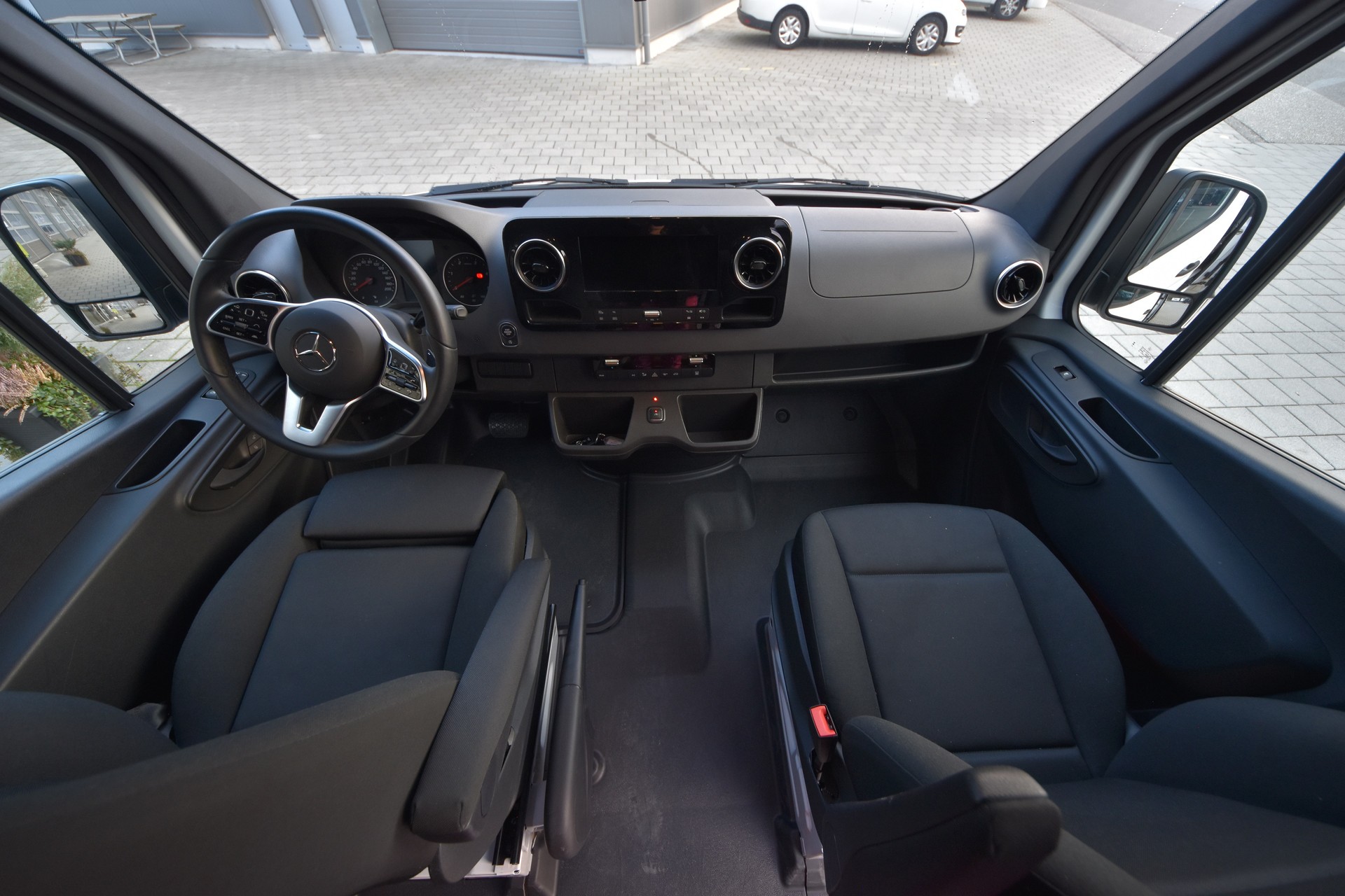 MERCEDES-BENZ Midibus mit 17/21 Sitzplätzen-image-6