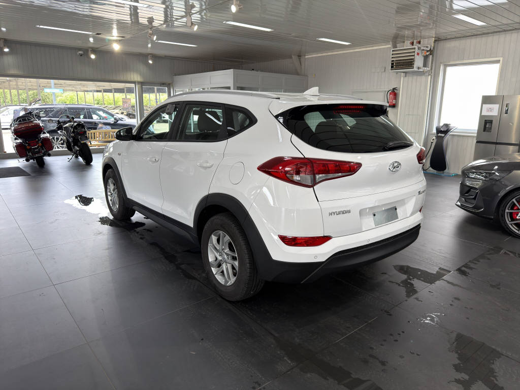 HYUNDAI Tucson 1.7 CRDi Origo S/S 2WD-image-17