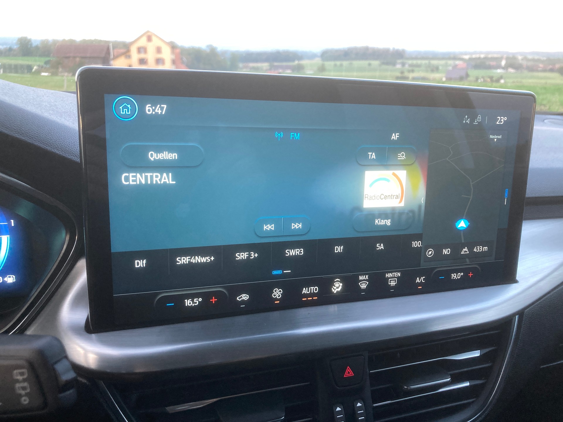 FORD Focus 1.0 MHEV Titanium X Automat-image-13