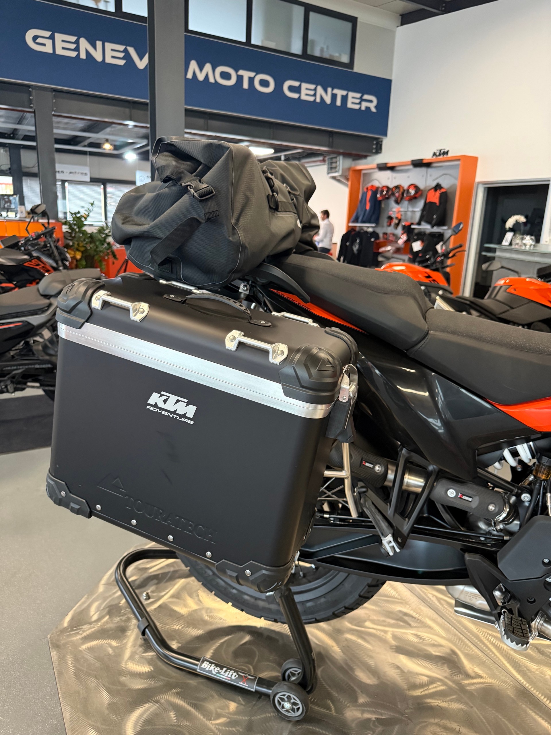 KTM 790 Adventure-showroom-element-3