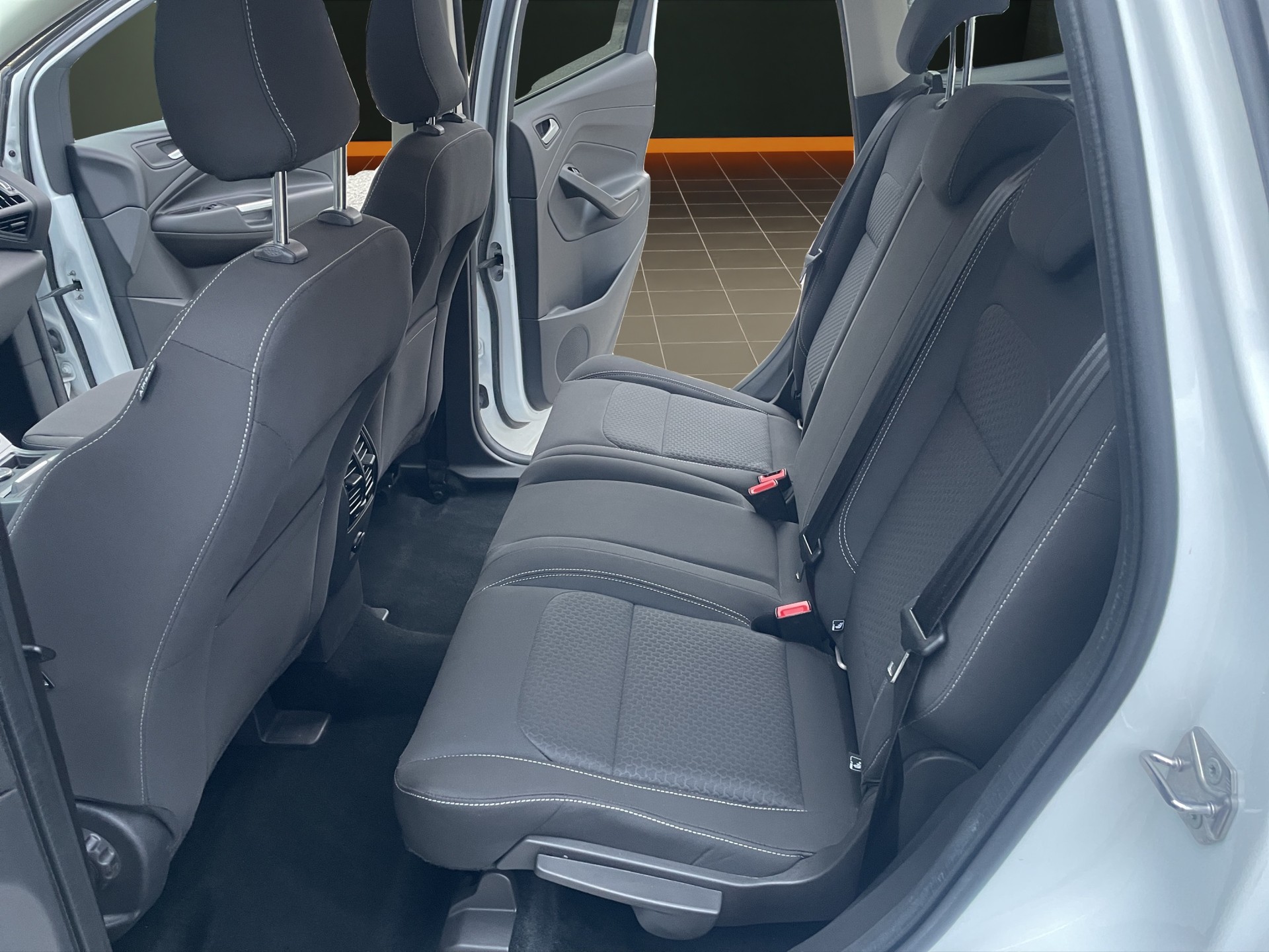 FORD Kuga 2.0 TDCi Vignale 4WD PowerShift-image-13