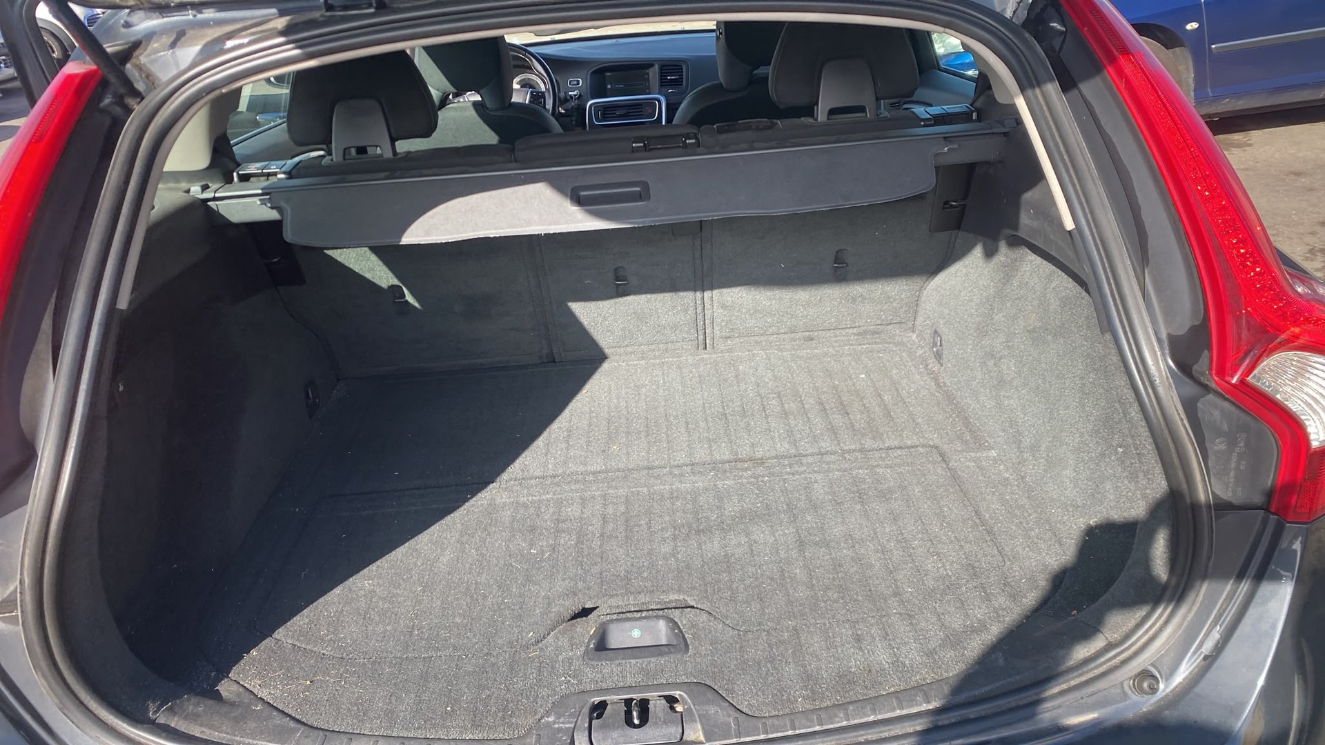 VOLVO V60 DRIVe-image-7
