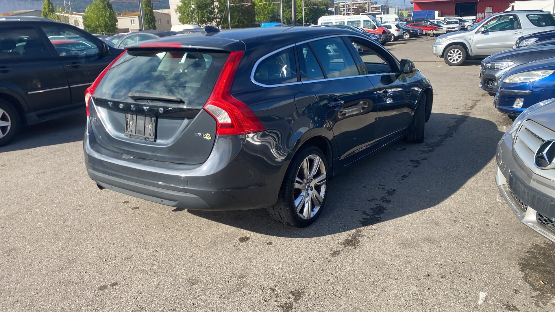 VOLVO V60 DRIVe-image-4