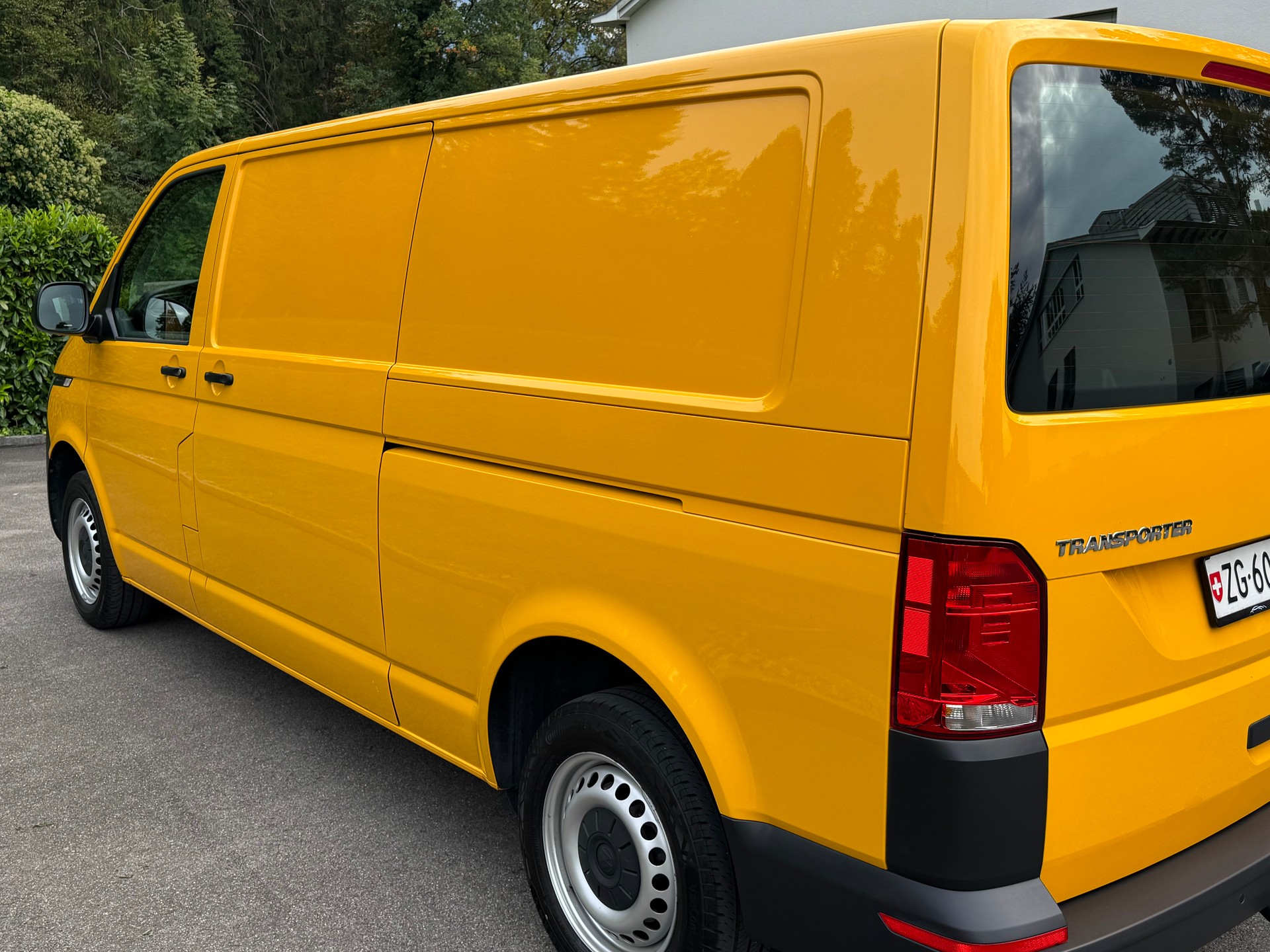 VW T6.1 2.0 TDI 4Motion DSG-image-4