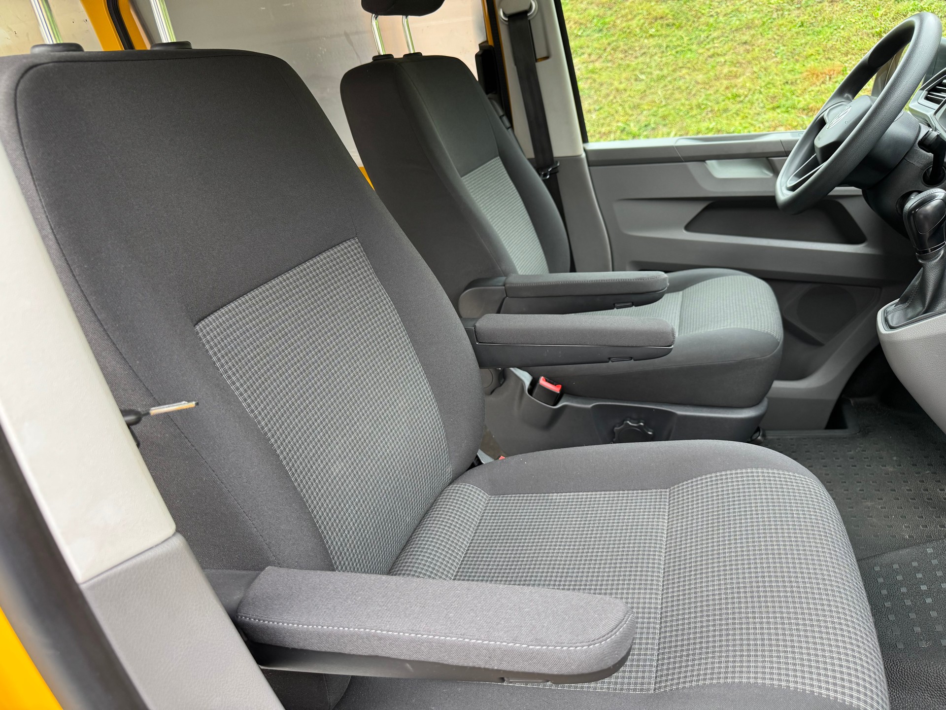 VW T6.1 2.0 TDI 4Motion DSG-image-10