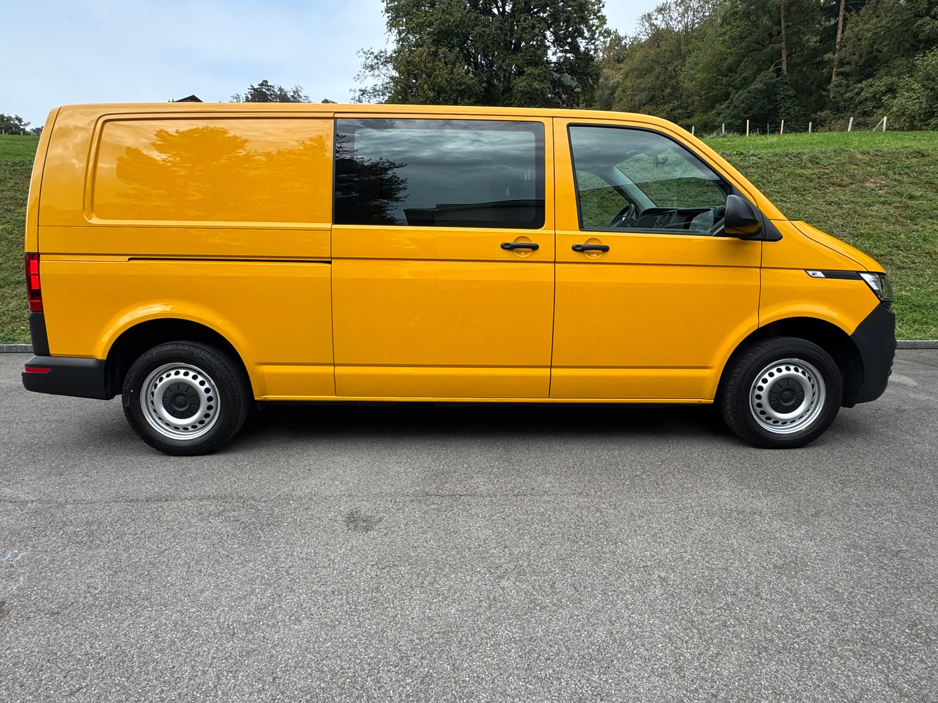 VW T6.1 2.0 TDI 4Motion DSG-image-1