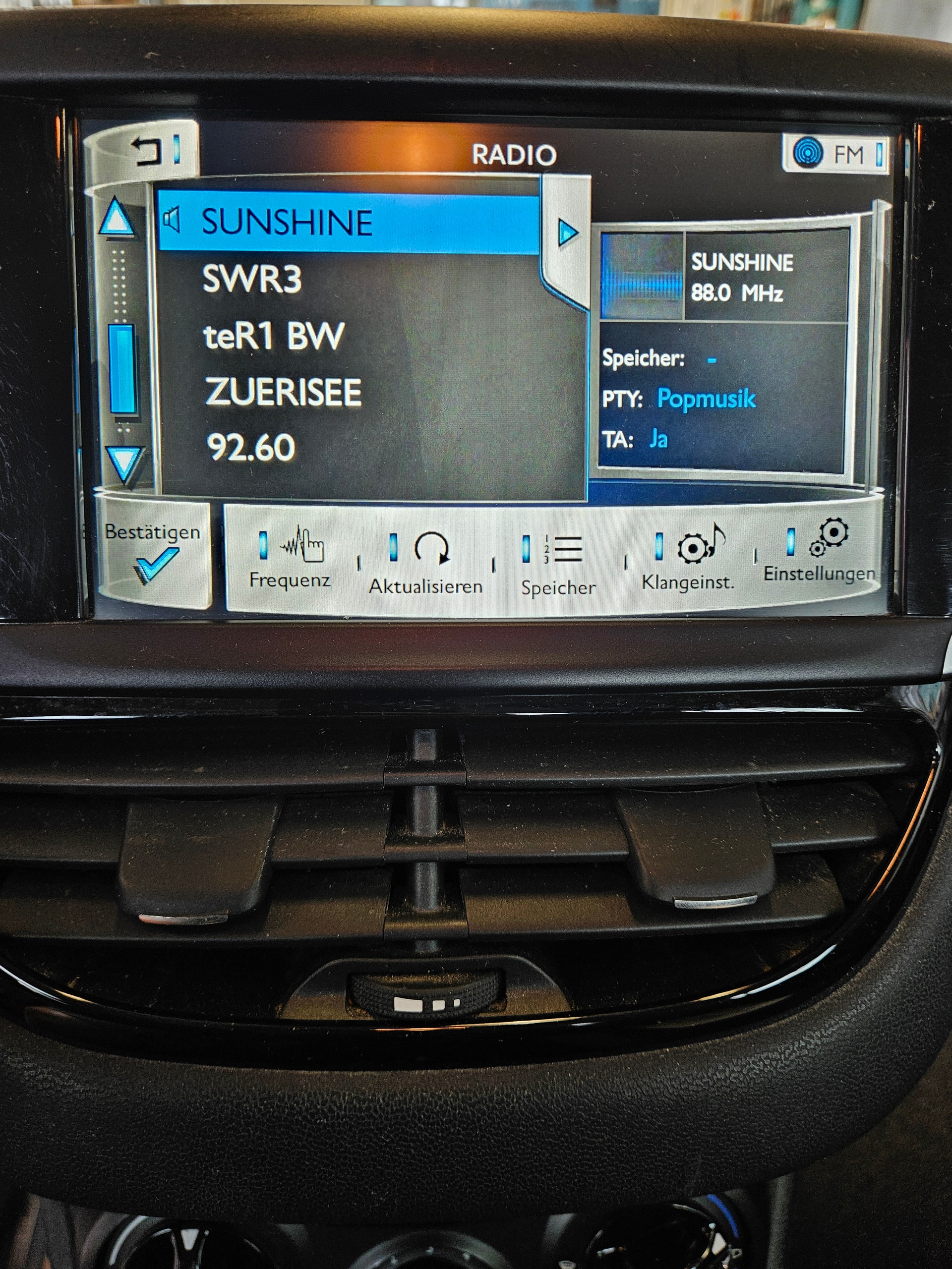 PEUGEOT 208 1.2 VTI Access-image-8