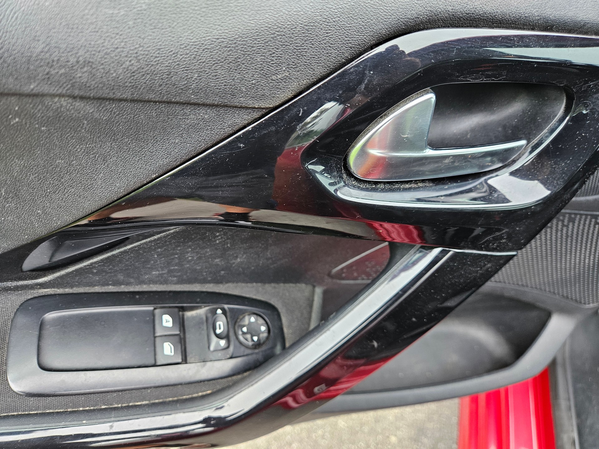 PEUGEOT 208 1.2 VTI Access-image-6