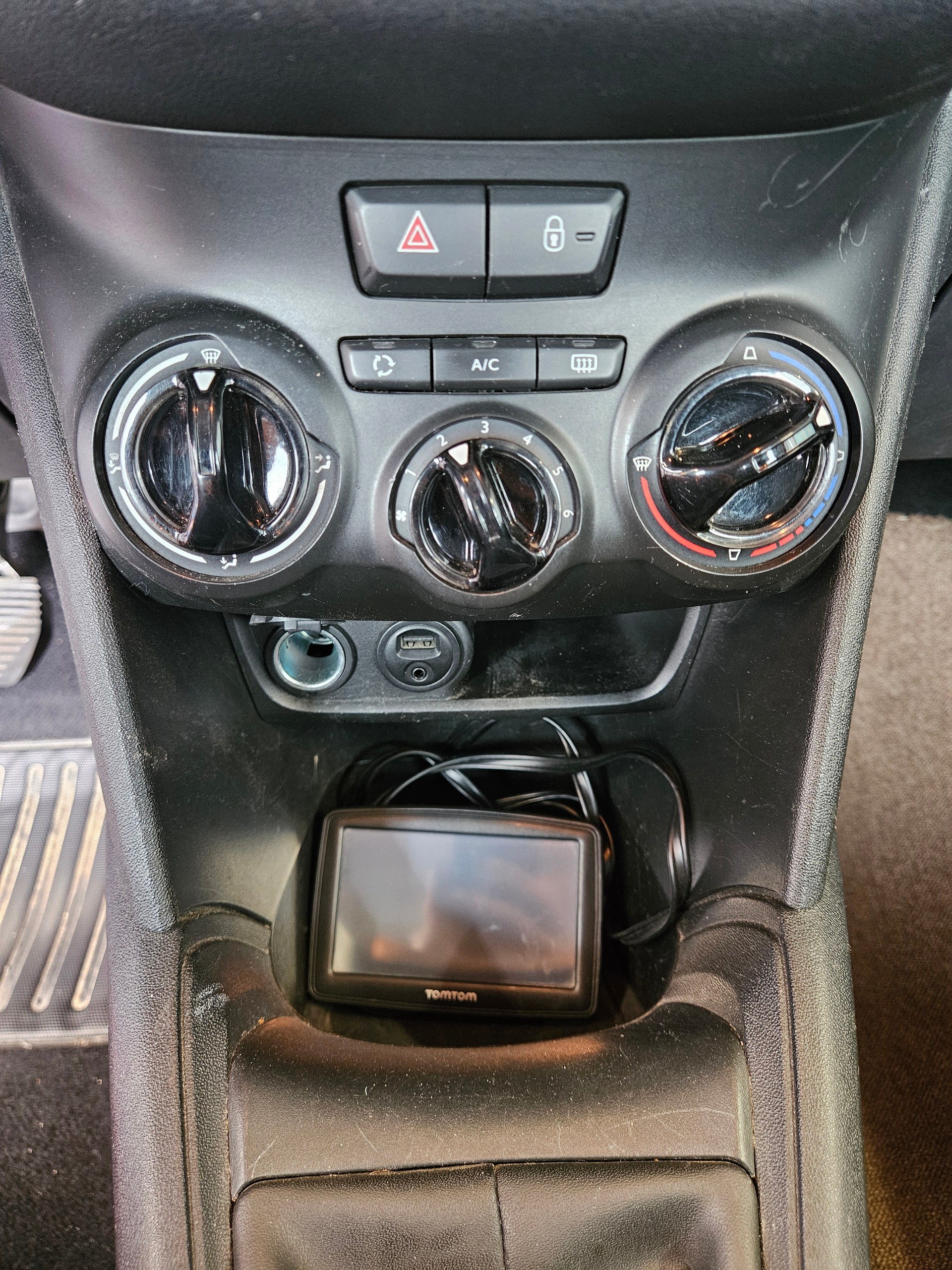 PEUGEOT 208 1.2 VTI Access-image-7