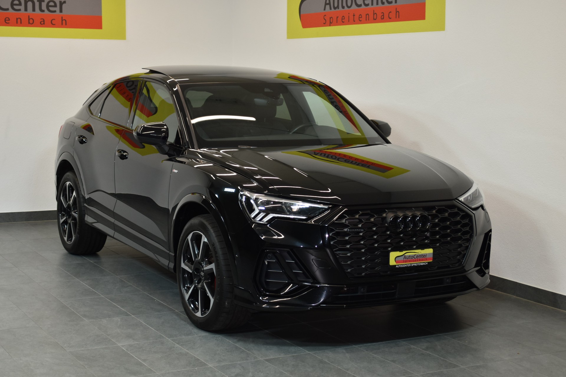 AUDI Q3 Sportback 40 TFSI S line quattro S-tronic-image-0