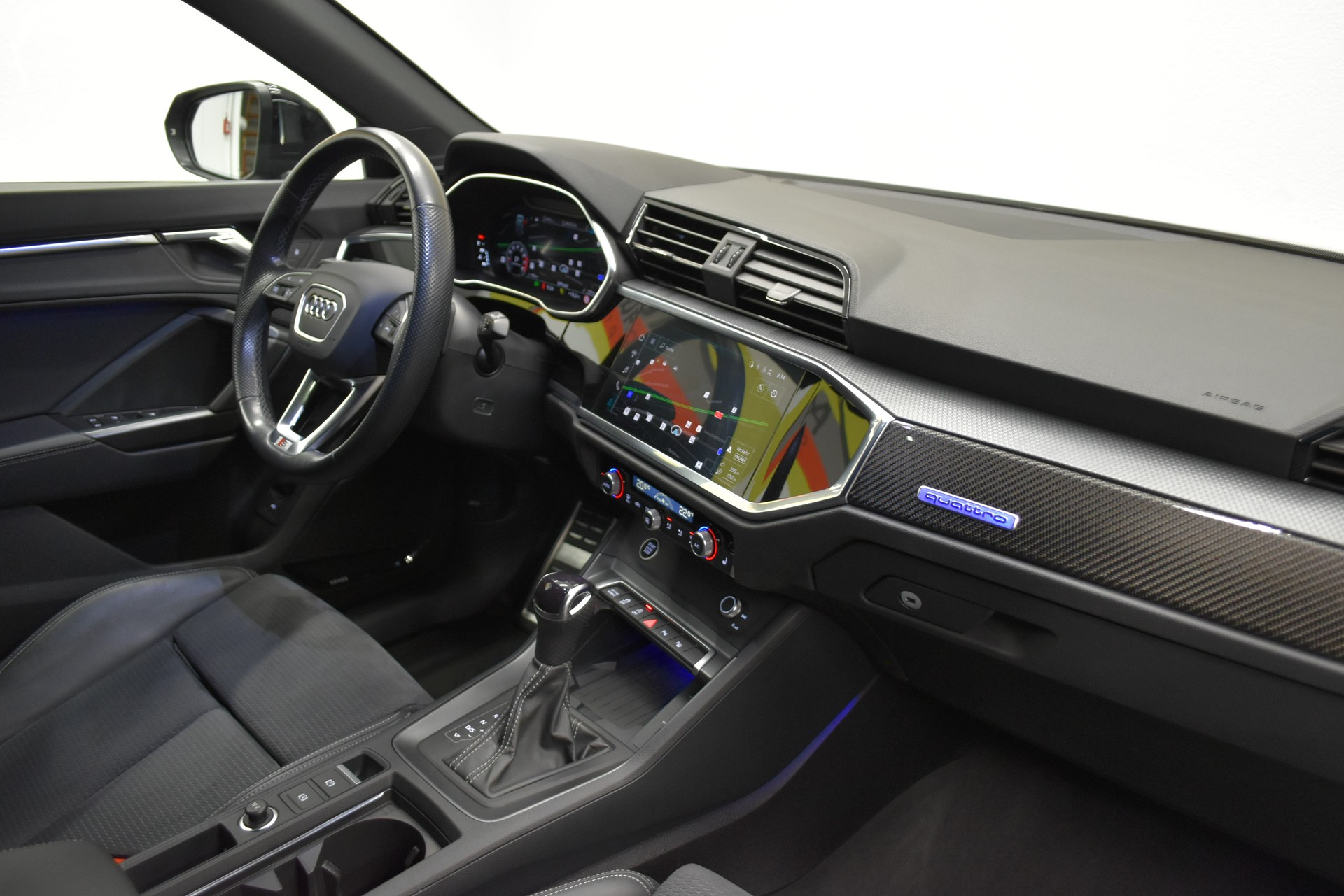 AUDI Q3 Sportback 40 TFSI S line quattro S-tronic-image-3