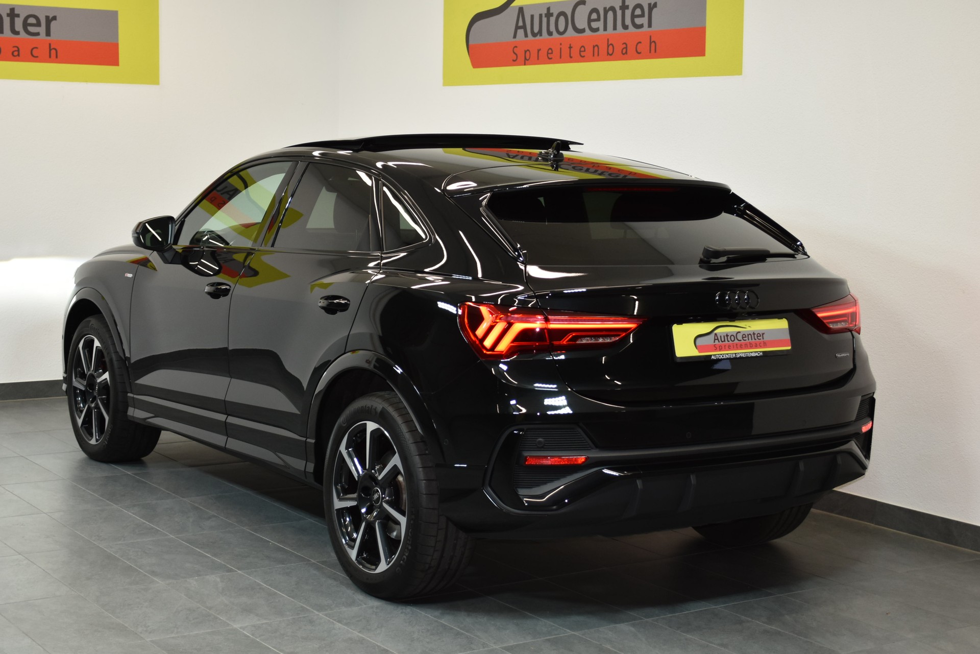 AUDI Q3 Sportback 40 TFSI S line quattro S-tronic-image-12
