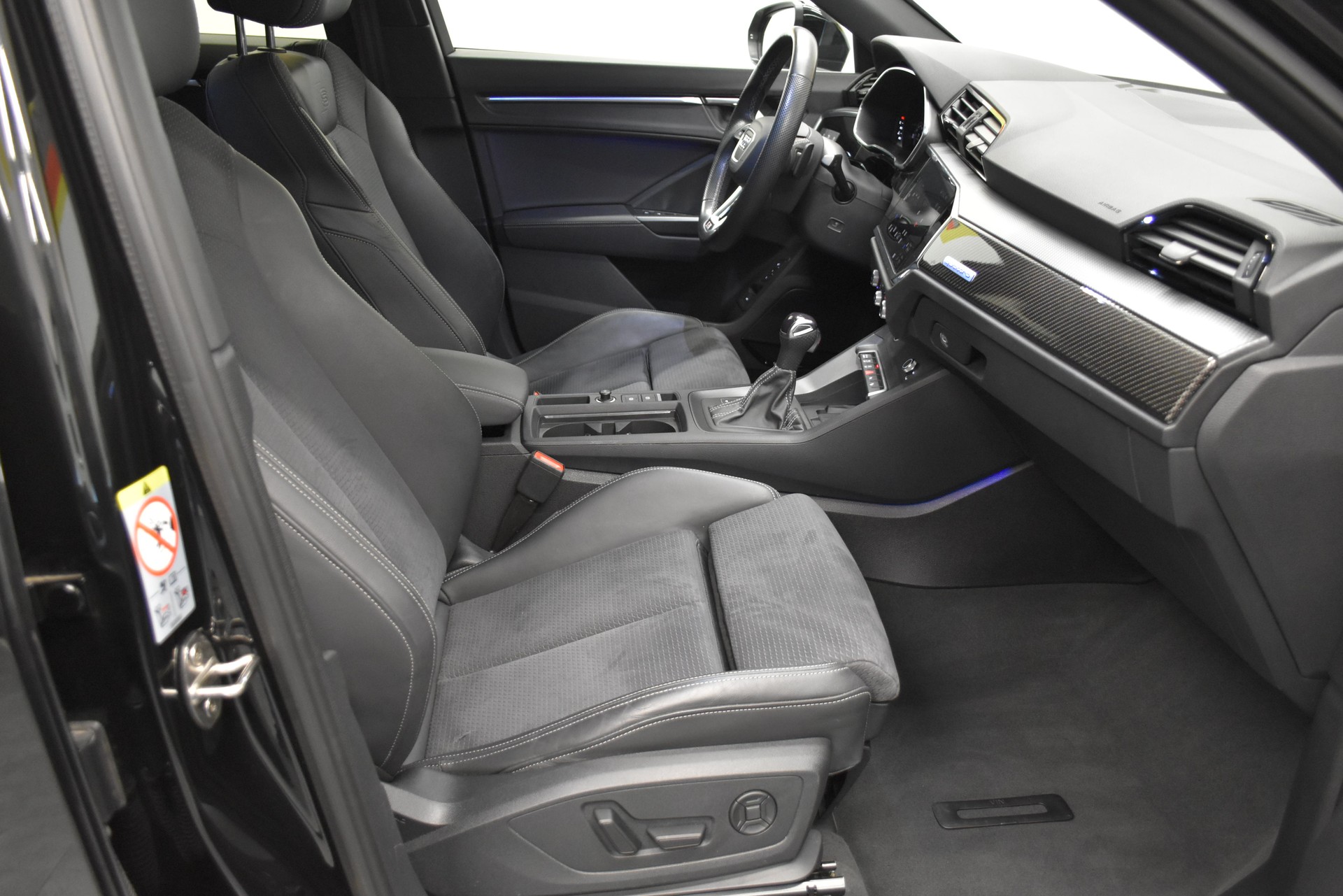 AUDI Q3 Sportback 40 TFSI S line quattro S-tronic-image-2