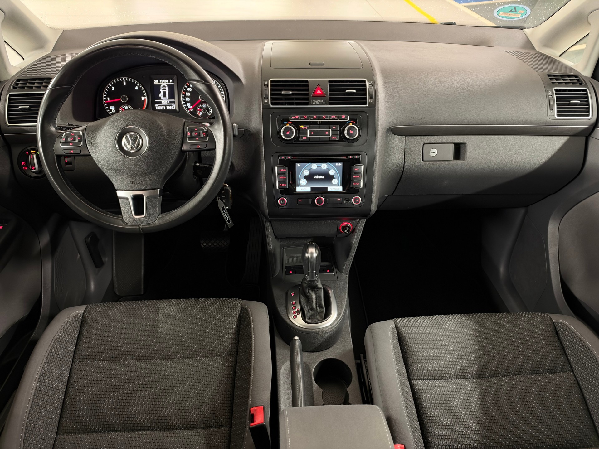 VW Touran 2.0 TDI Team DSG-image-11